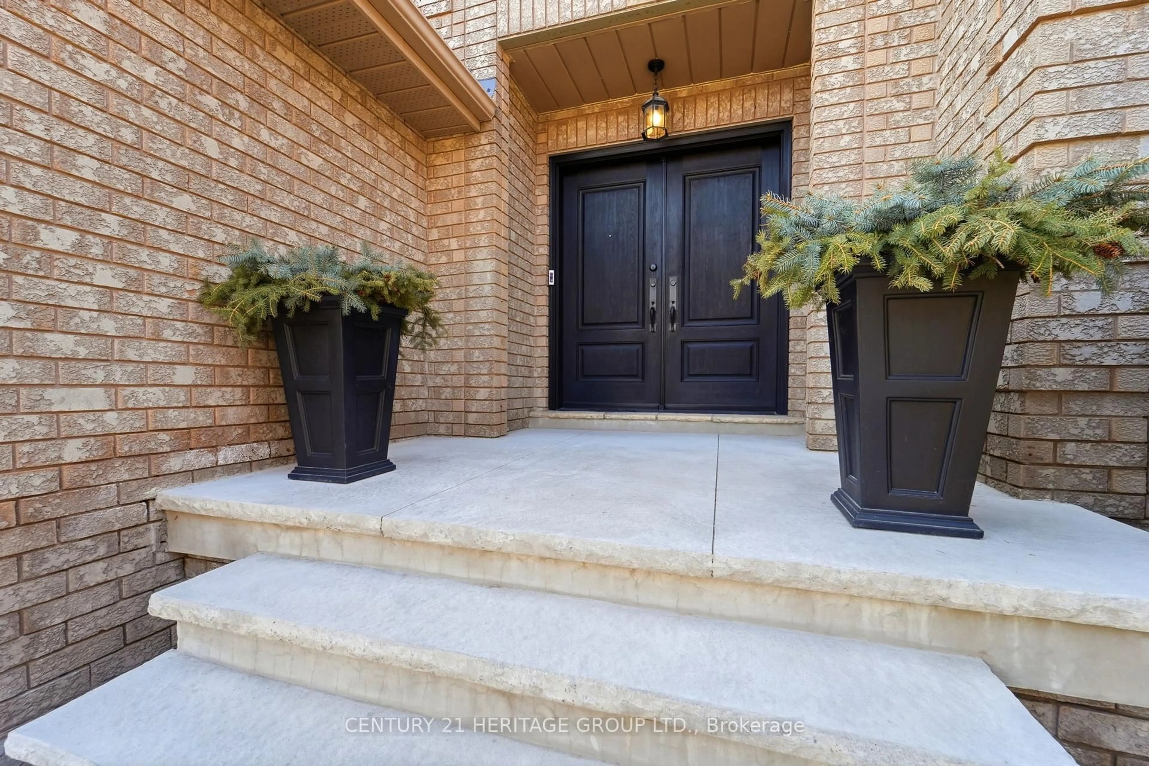 Indoor entryway for 12 Lavinio Crt, Vaughan Ontario L6A 1V8