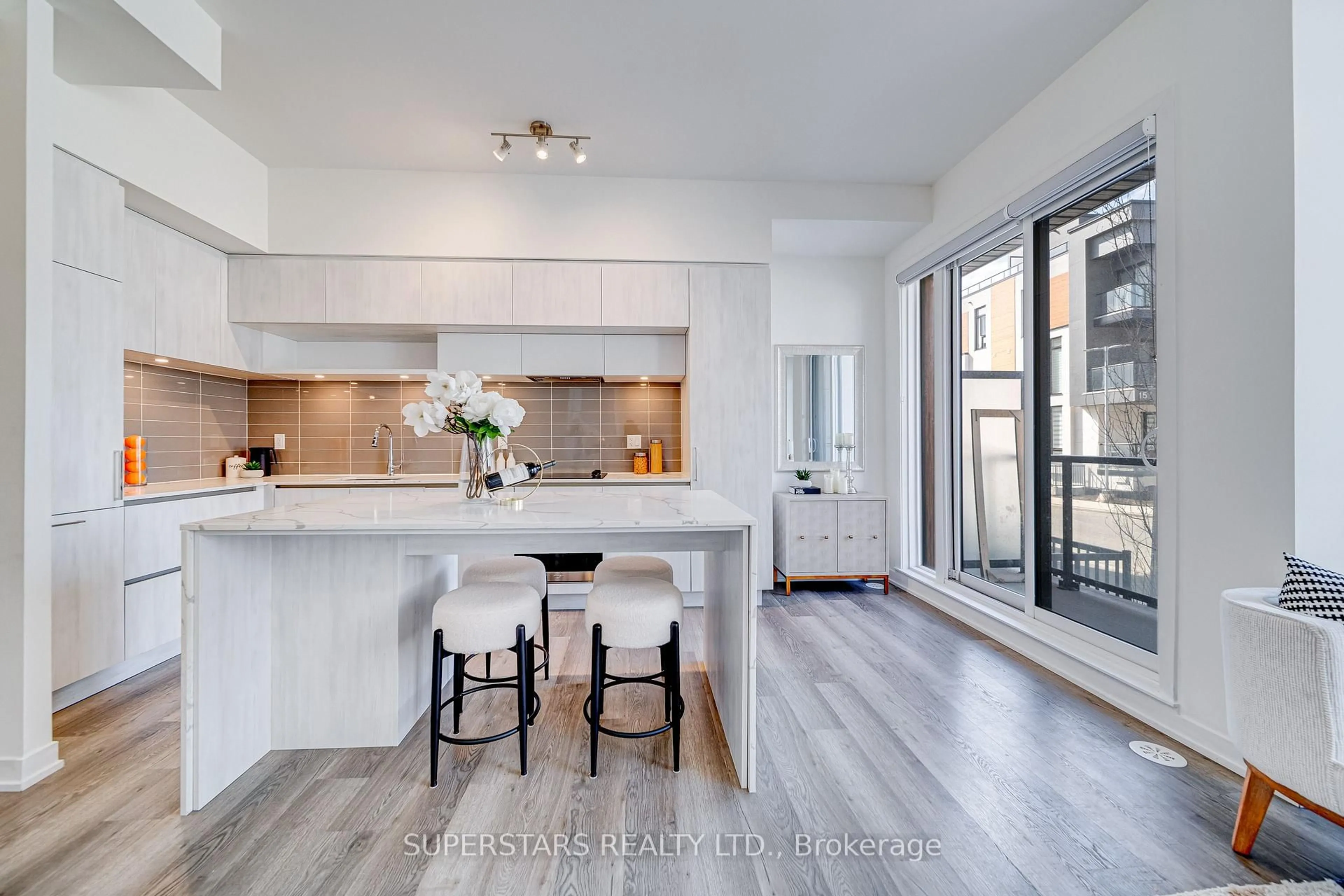 Open concept kitchen, unknown for 5 Steckley House Lane #705, Richmond Hill Ontario L4S 0N2