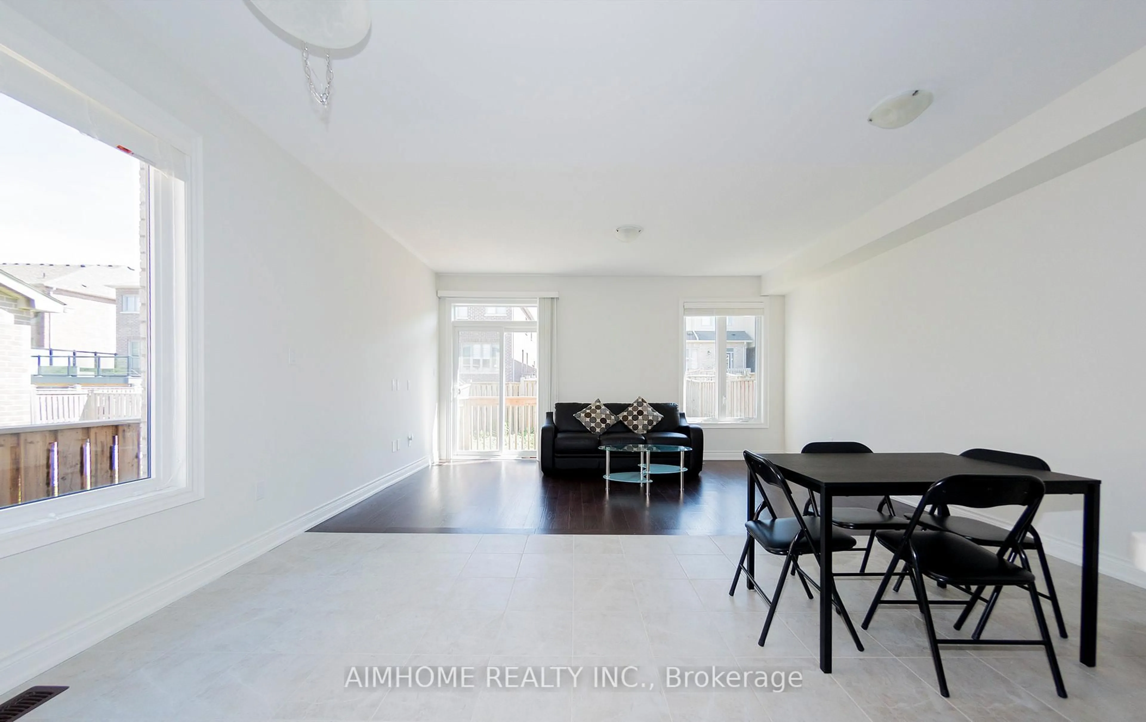 A pic of a room for 11 Kester Crt, East Gwillimbury Ontario L9N 0P3