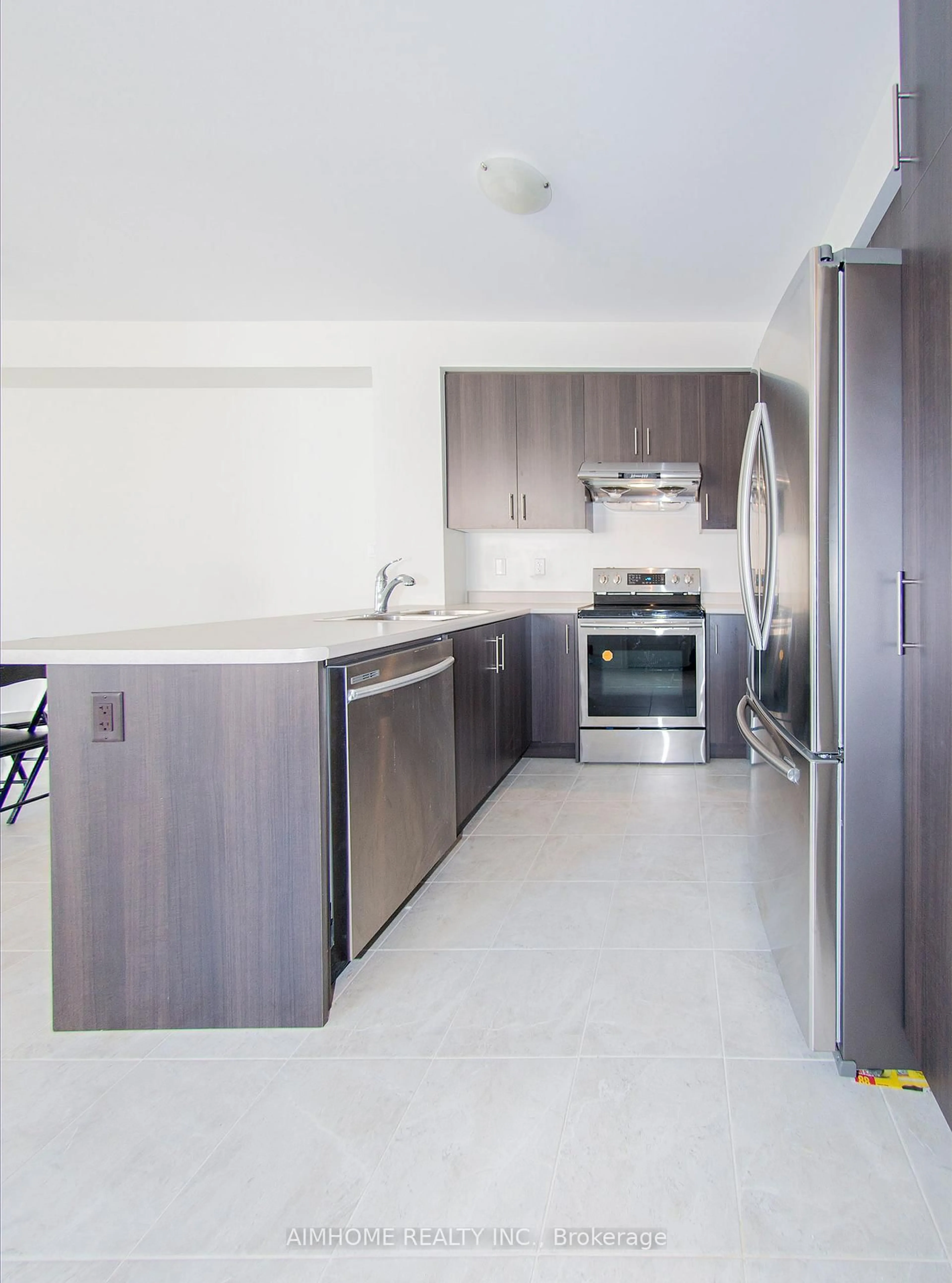 Standard kitchen, unknown for 11 Kester Crt, East Gwillimbury Ontario L9N 0P3