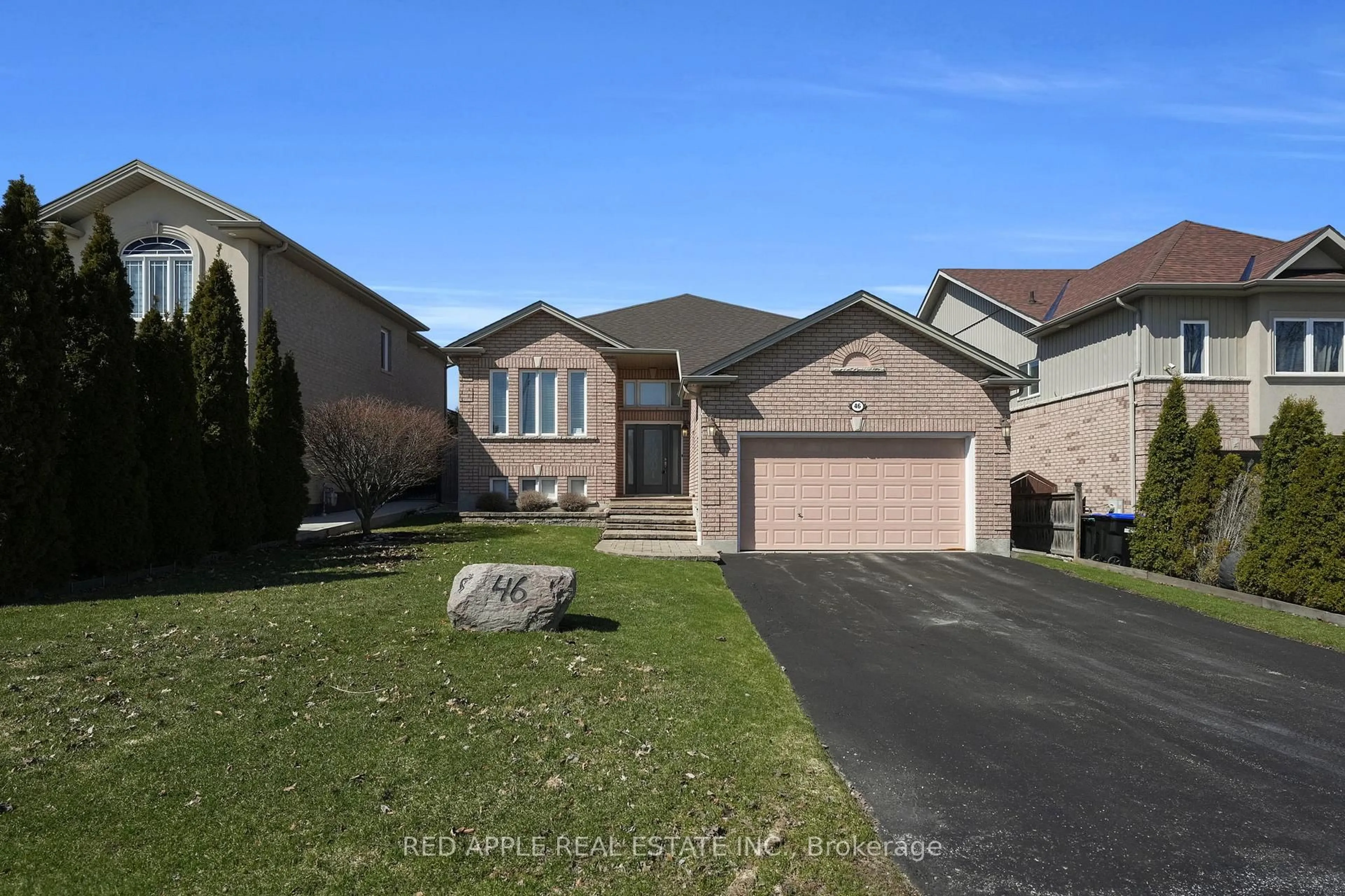 Home with brick exterior material, street for 46 Bannerman Dr, Bradford West Gwillimbury Ontario L3Z 3J7