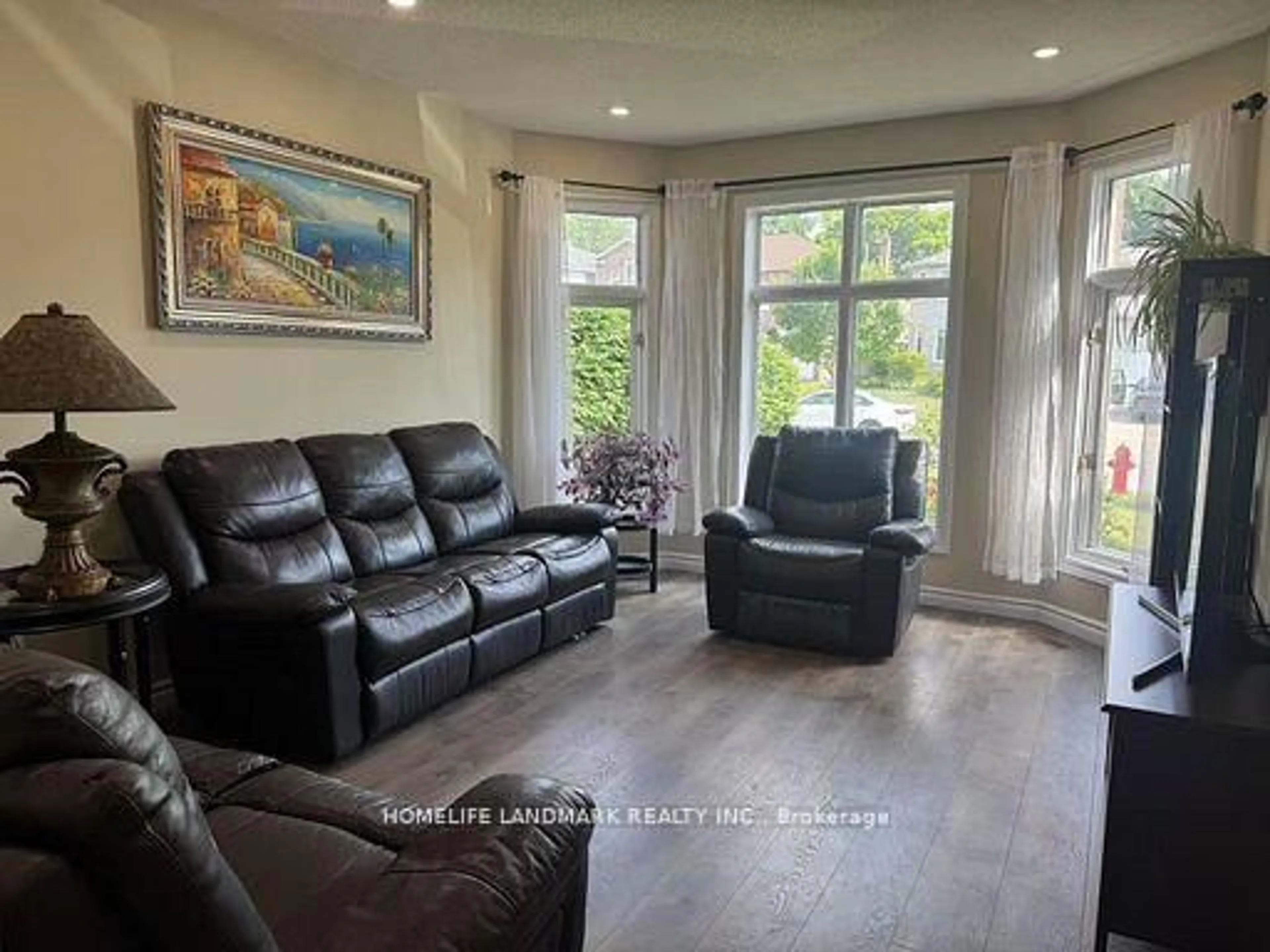 Living room with furniture, unknown for 492 Traviss Dr, Newmarket Ontario L3Y 7K5