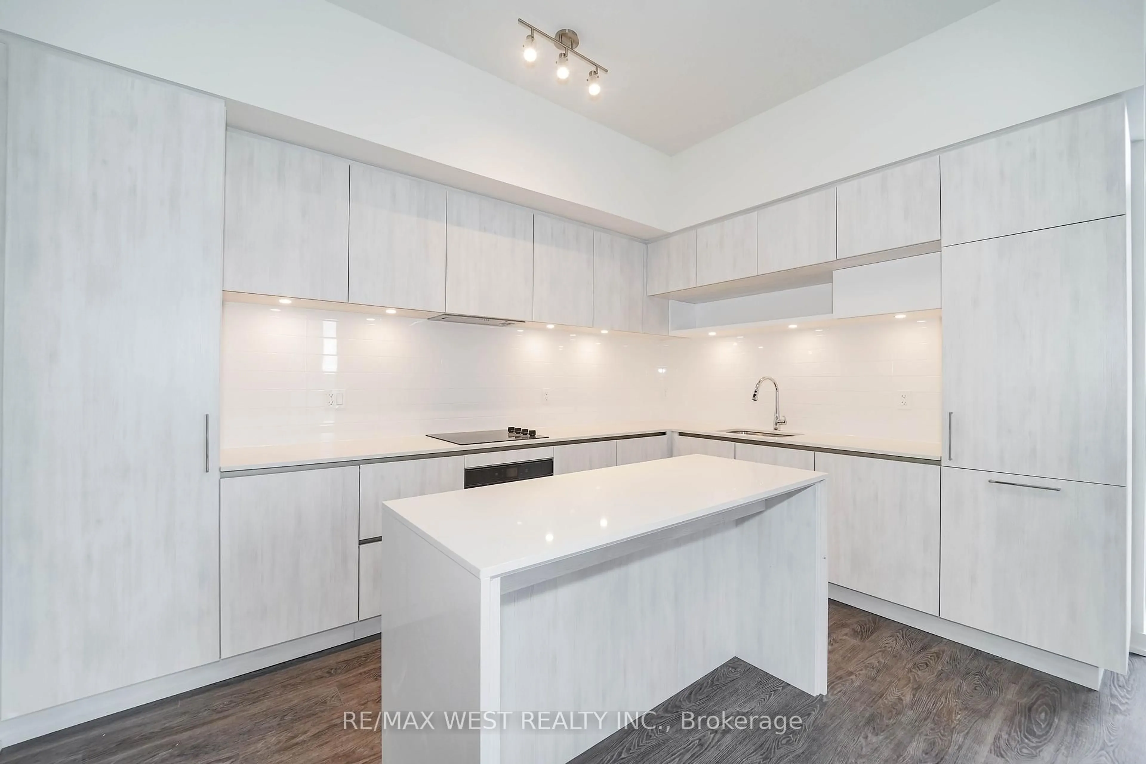 Open concept kitchen, unknown for 12 David Eyer Rd #1103, Richmond Hill Ontario L4S 0N3