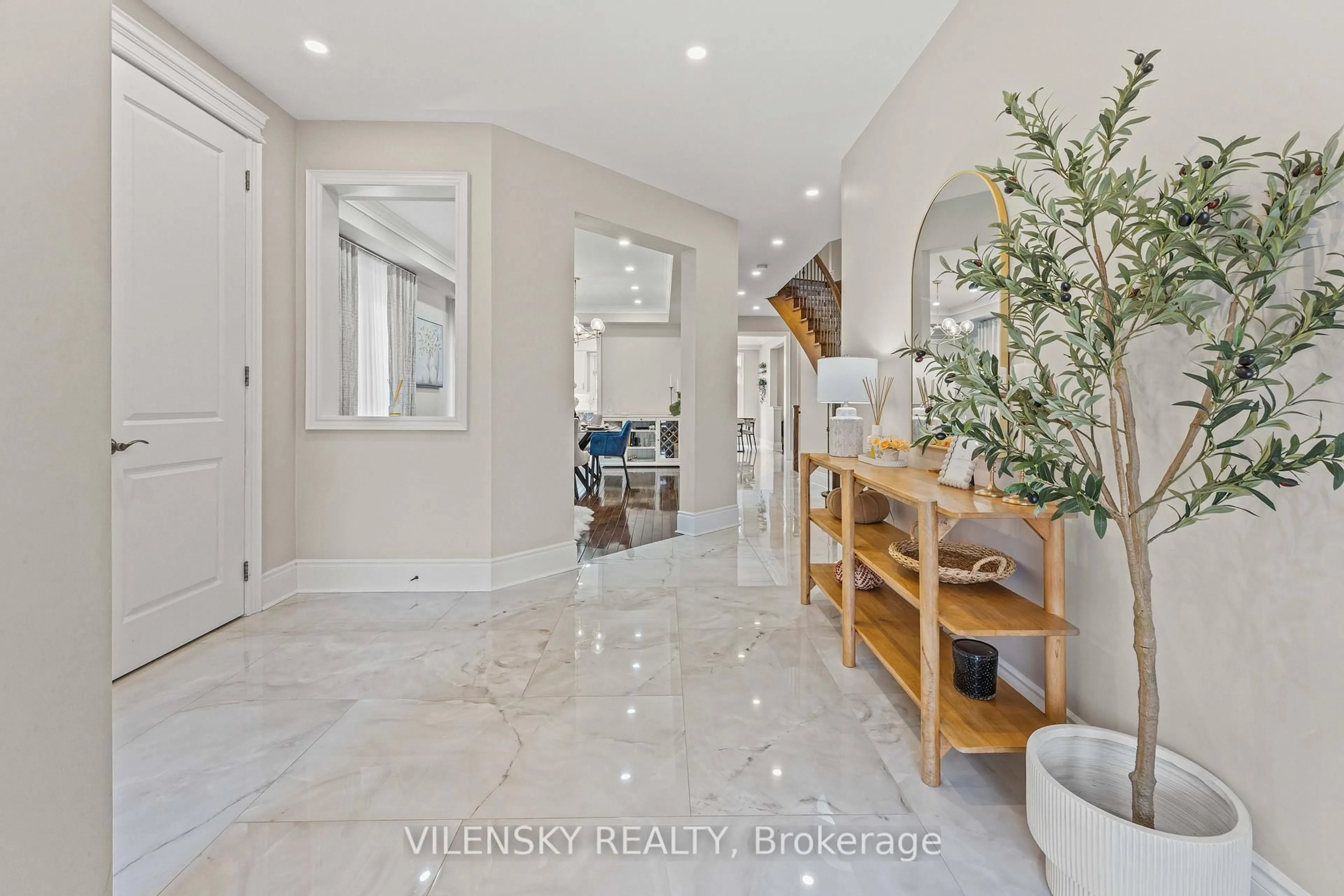 Indoor entryway for 235 Israel Zilber Dr, Vaughan Ontario L6A 0L5