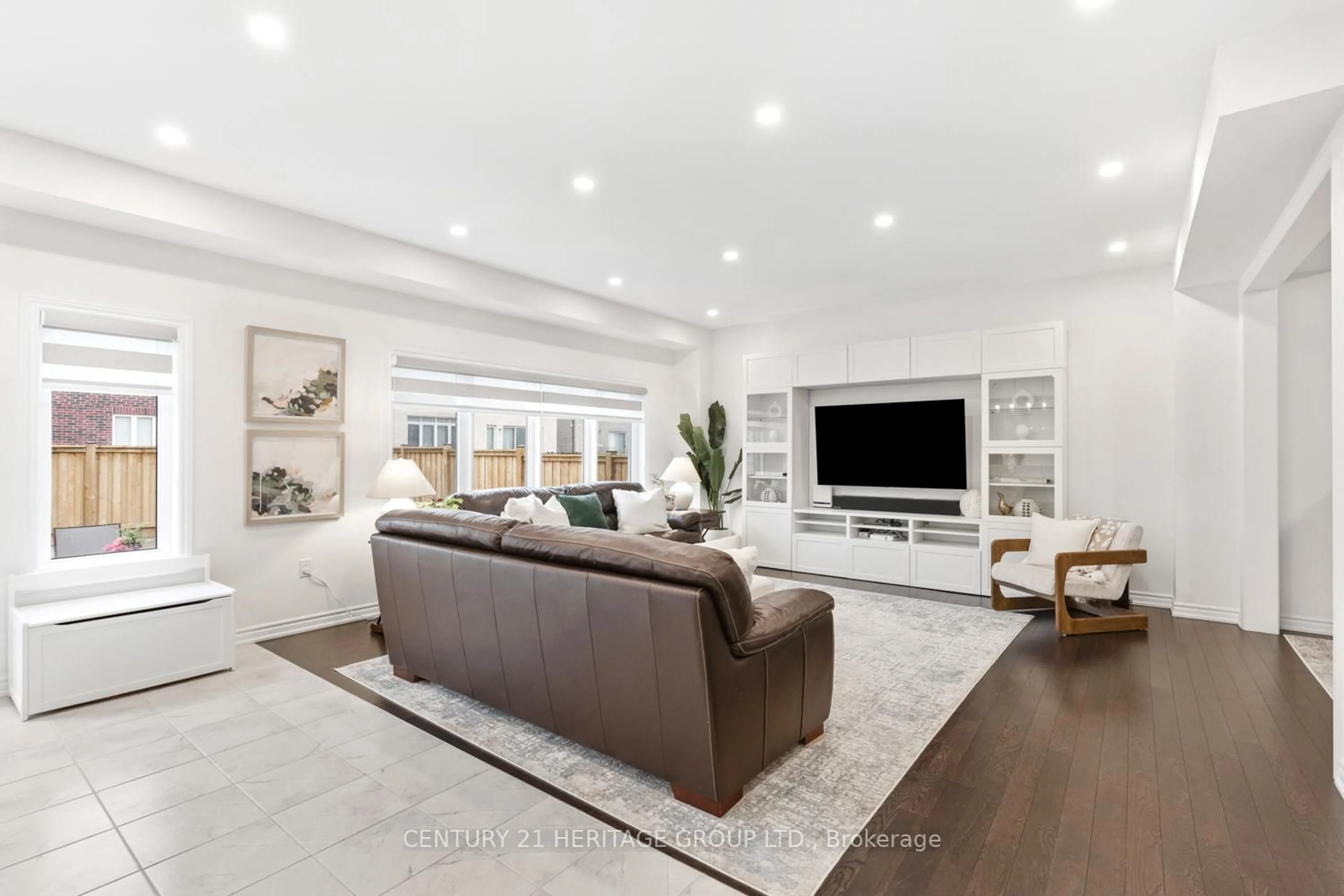 Living room with furniture, unknown for 1530 Harker St, Innisfil Ontario L9S 0J9