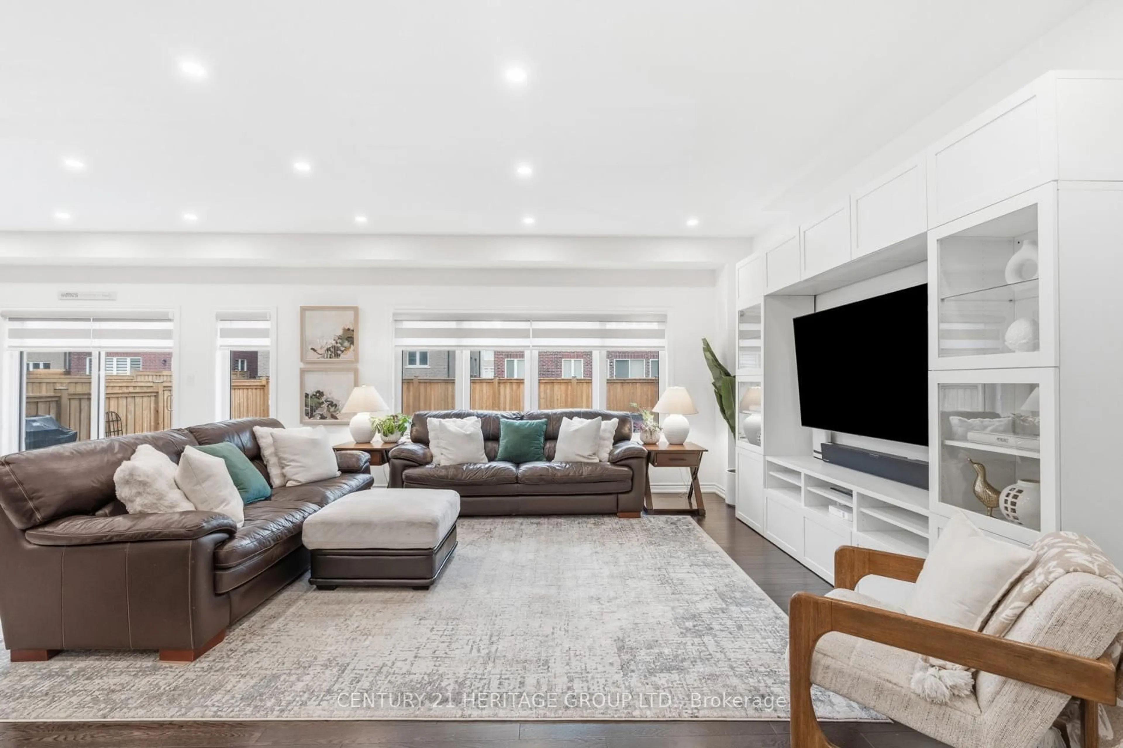 Living room with furniture, unknown for 1530 Harker St, Innisfil Ontario L9S 0J9