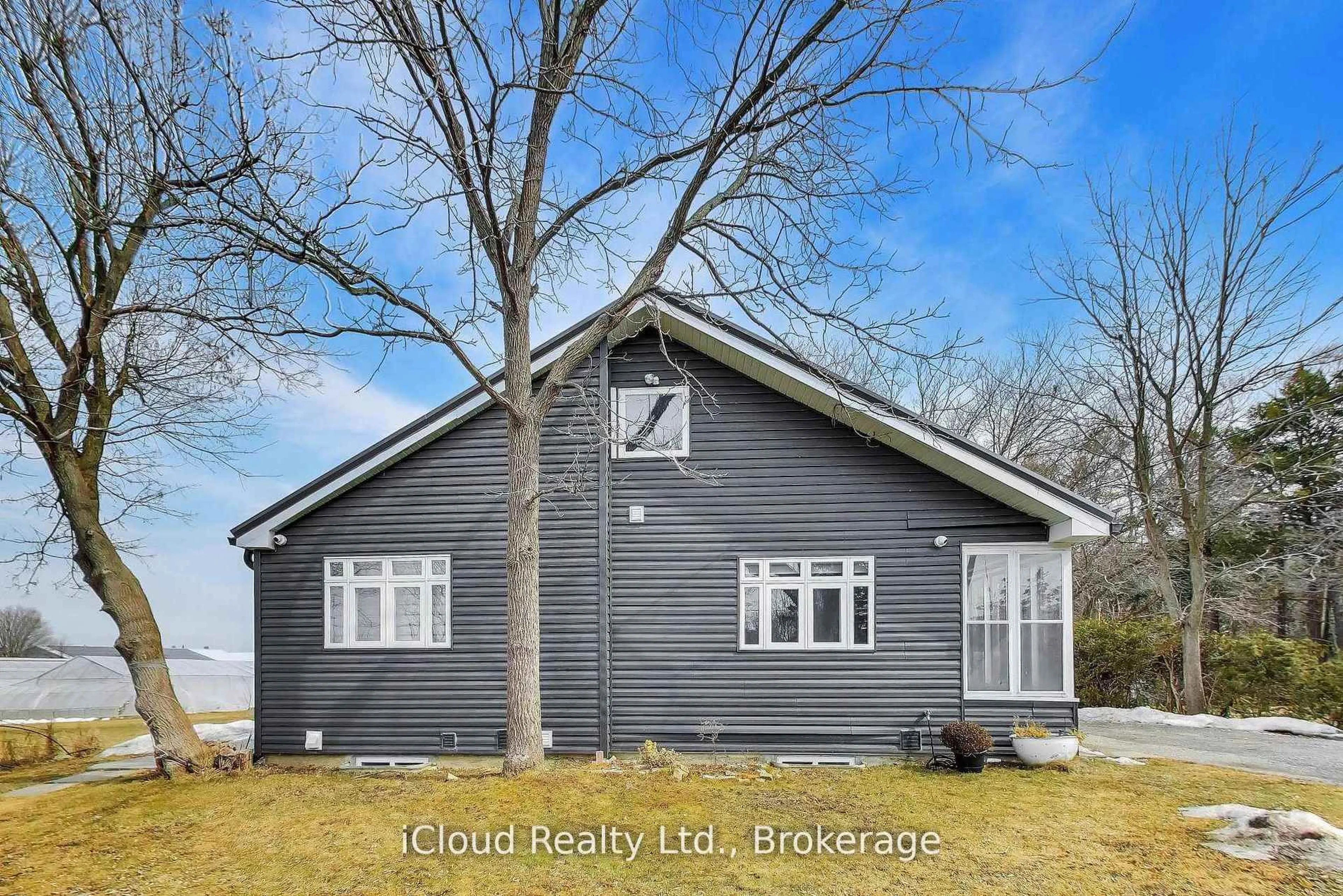 A pic from outside/outdoor area/front of a property/back of a property/a pic from drone, building for 16175 Jane St, King Ontario L7B 0G3