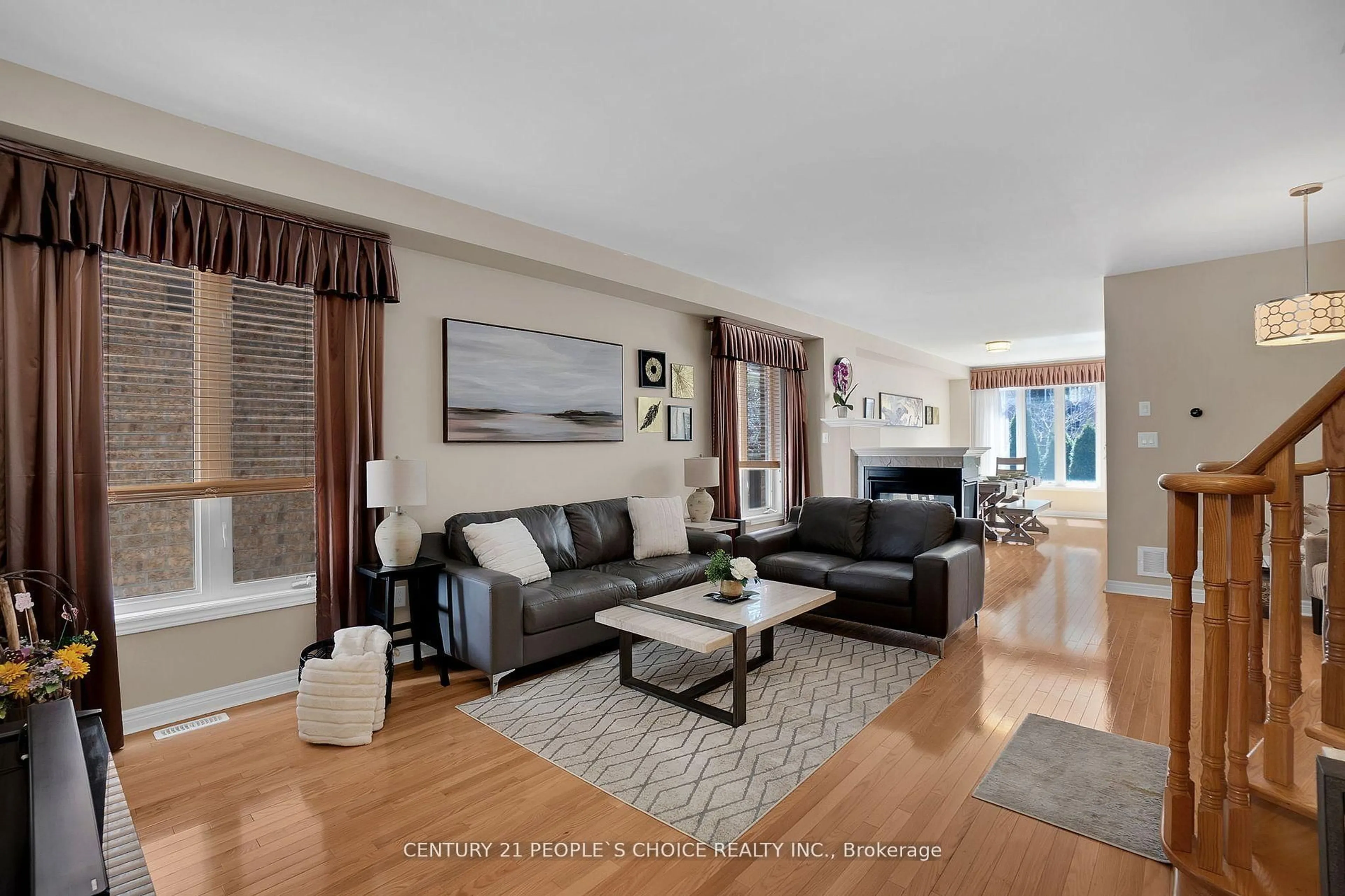 Living room with furniture, unknown for 160 Carrier Cres, Vaughan Ontario L6A 0T2