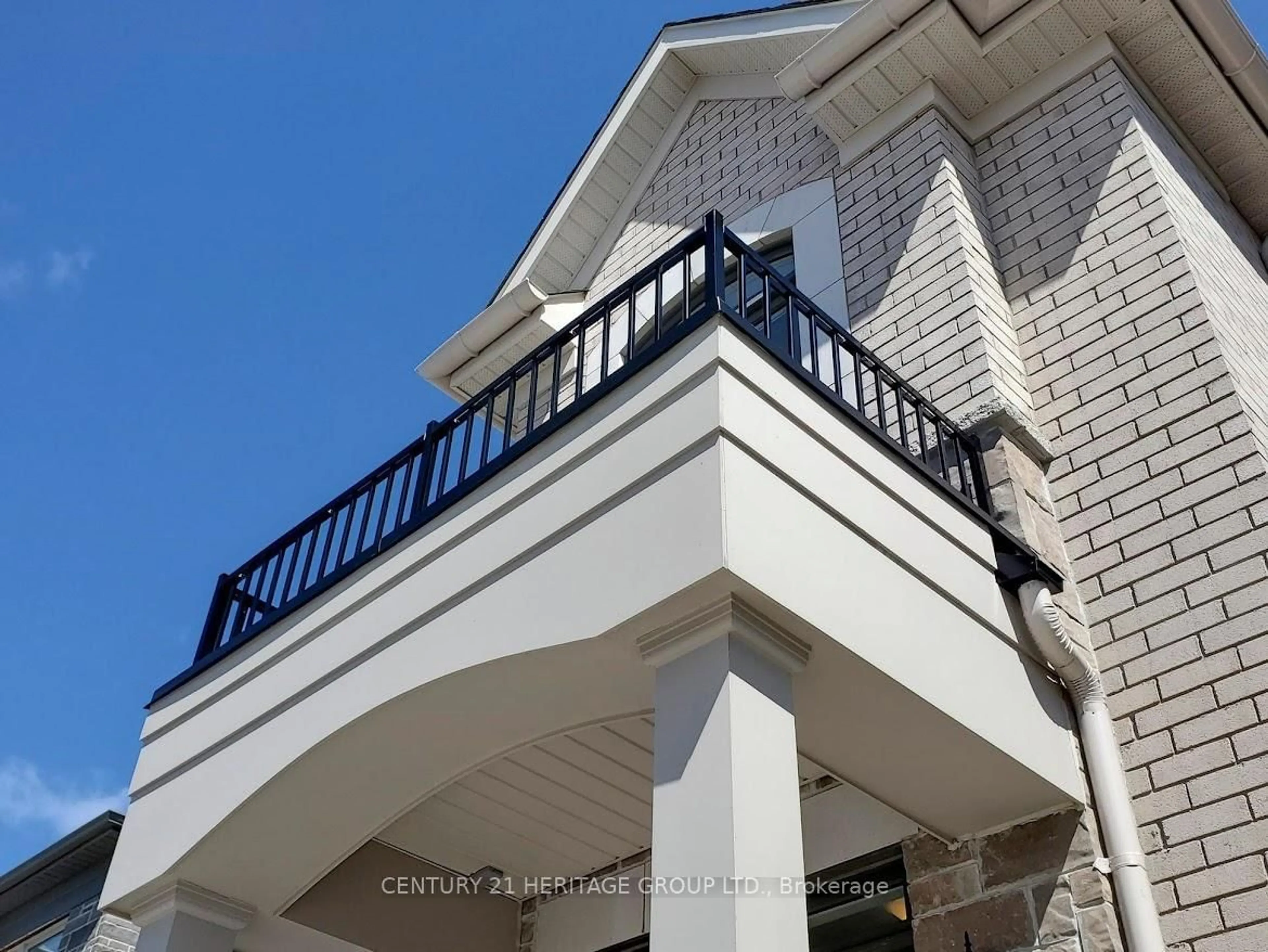 Balcony in the apartment, building for 7 Sweet Gale Cres, Richmond Hill Ontario L4E 1J7