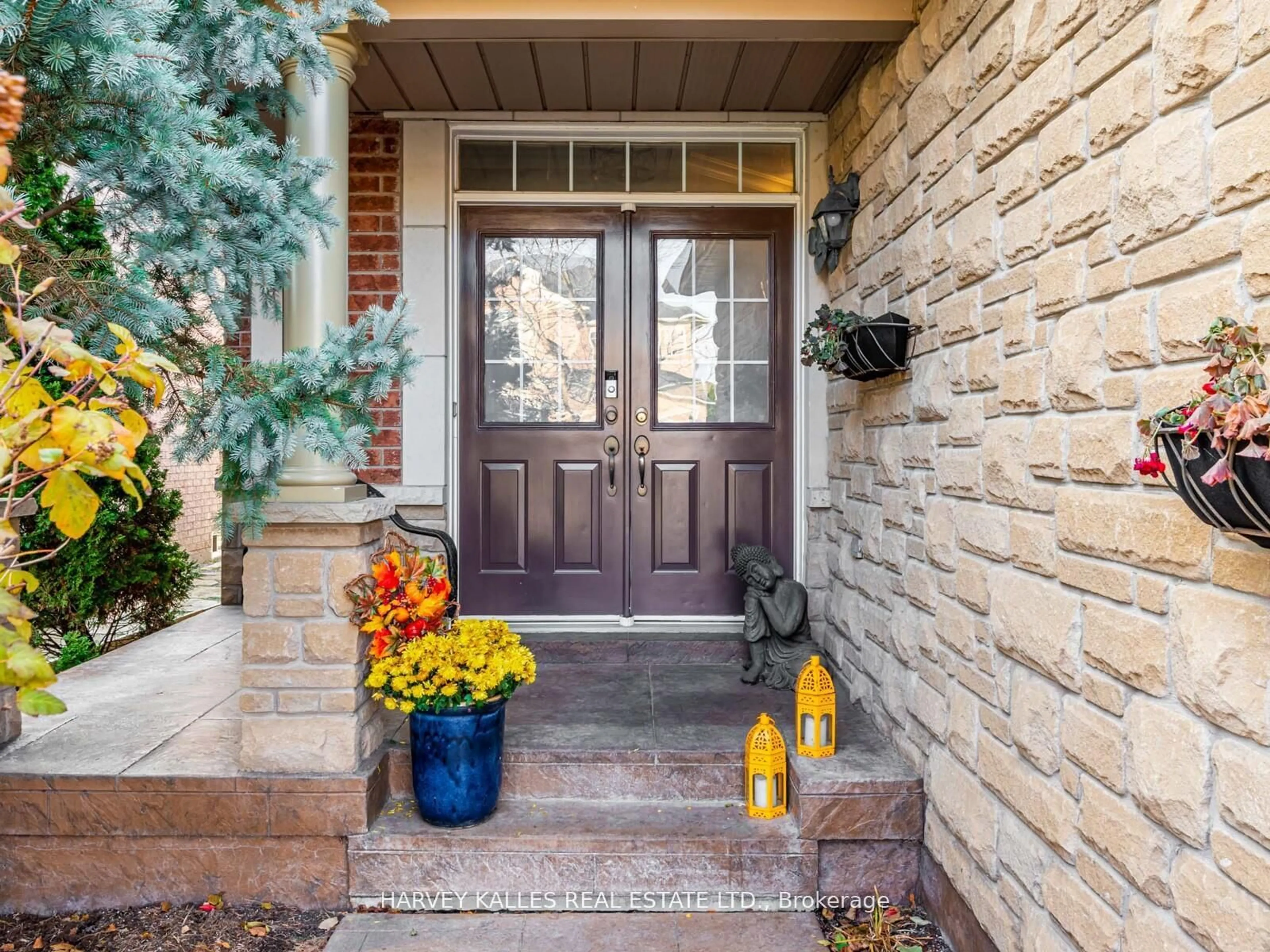Indoor entryway for 12 Barberry Cres, Richmond Hill Ontario L4E 4S5