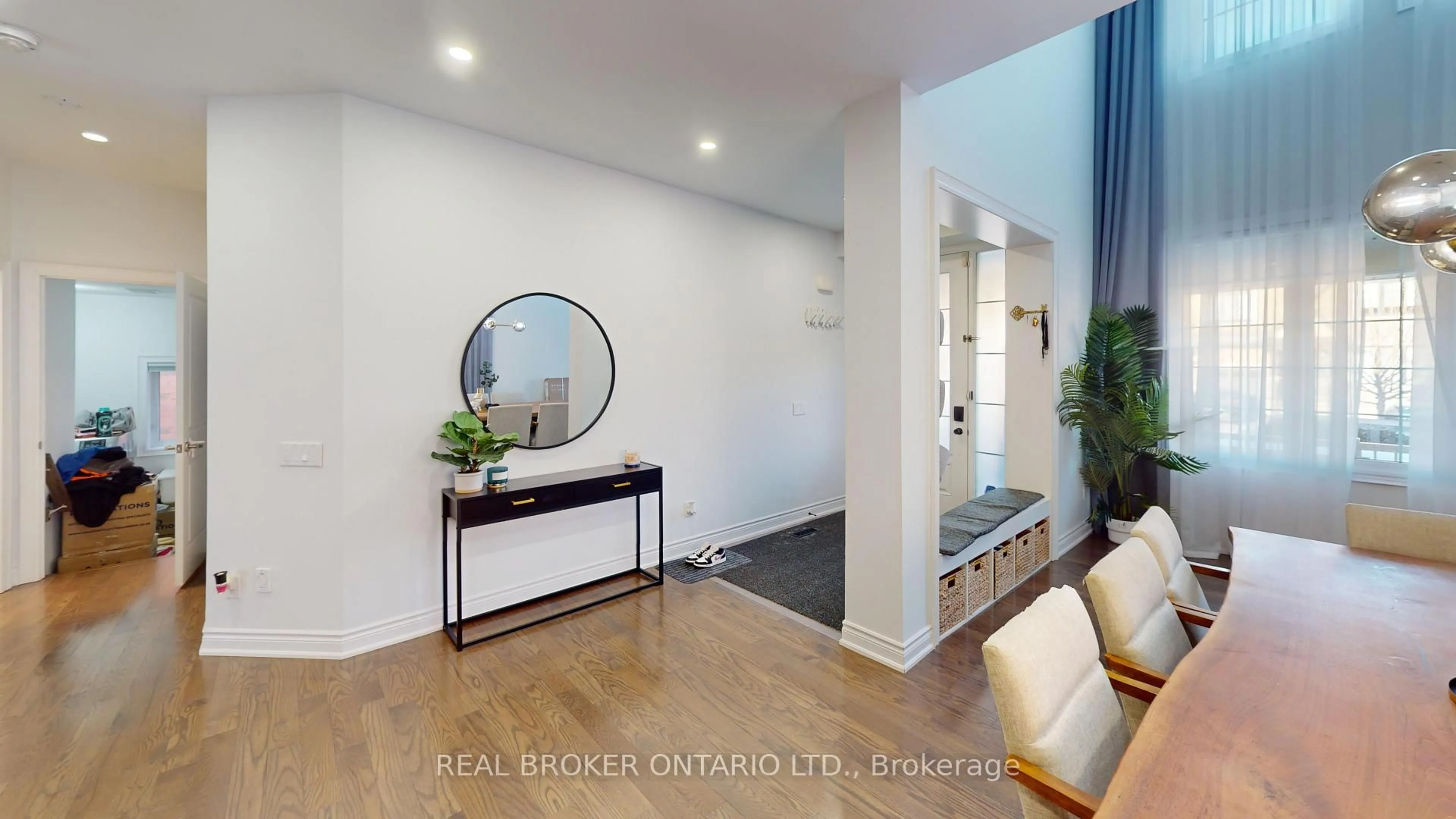 Indoor entryway for 34 Kidd St, Bradford West Gwillimbury Ontario L3Z 0V5