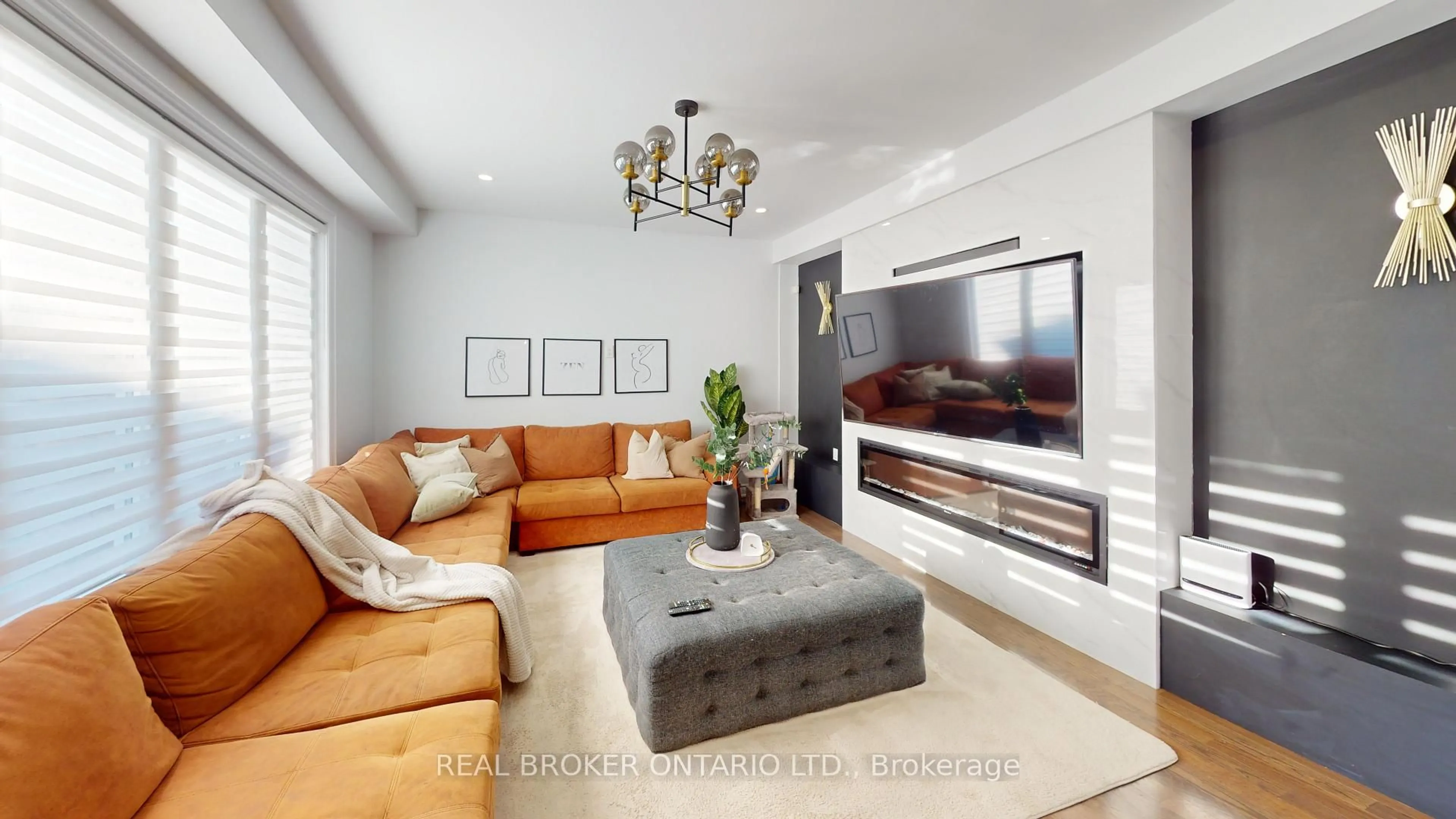 Living room with furniture, unknown for 34 Kidd St, Bradford West Gwillimbury Ontario L3Z 0V5