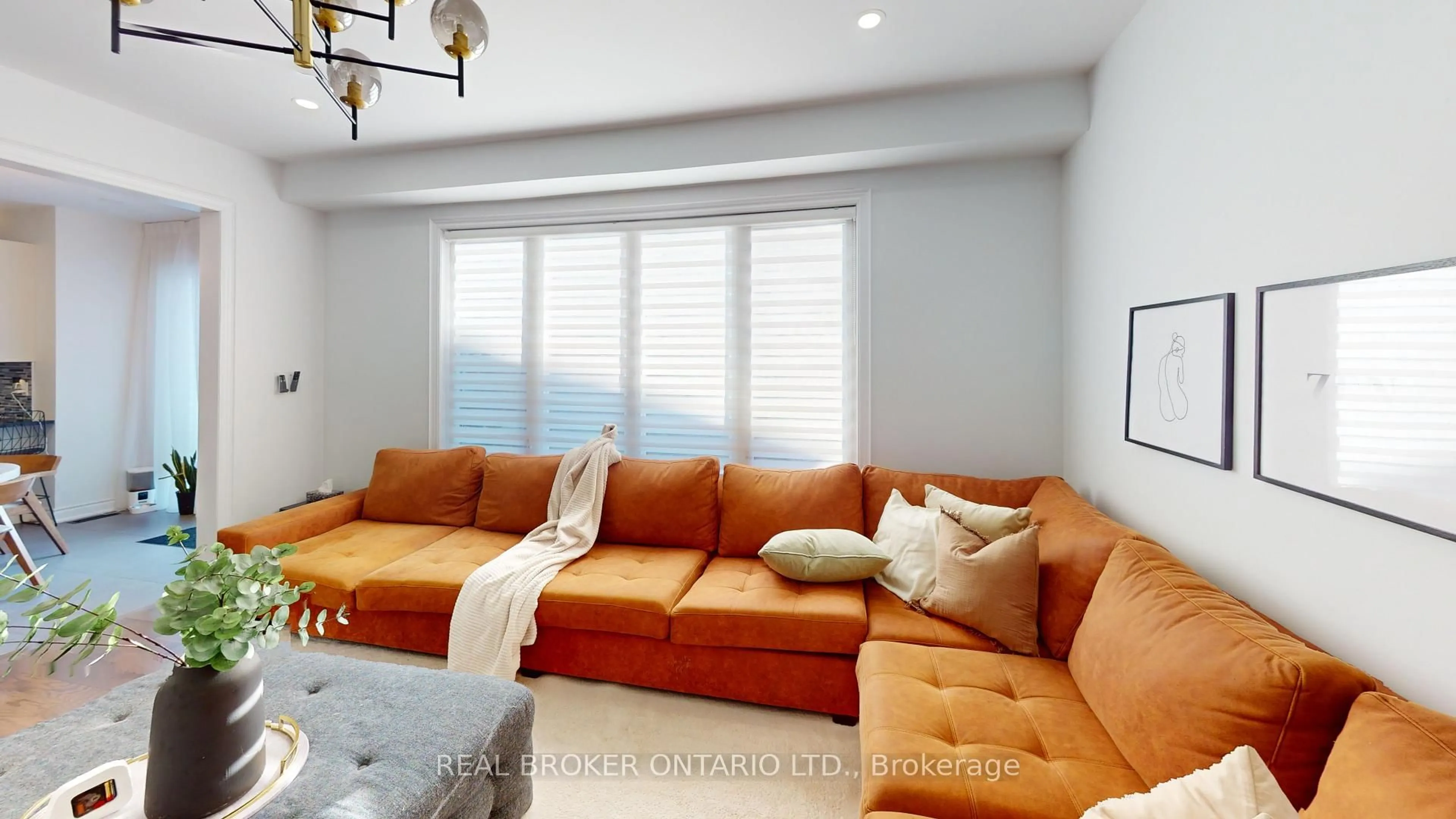 Living room with furniture, unknown for 34 Kidd St, Bradford West Gwillimbury Ontario L3Z 0V5