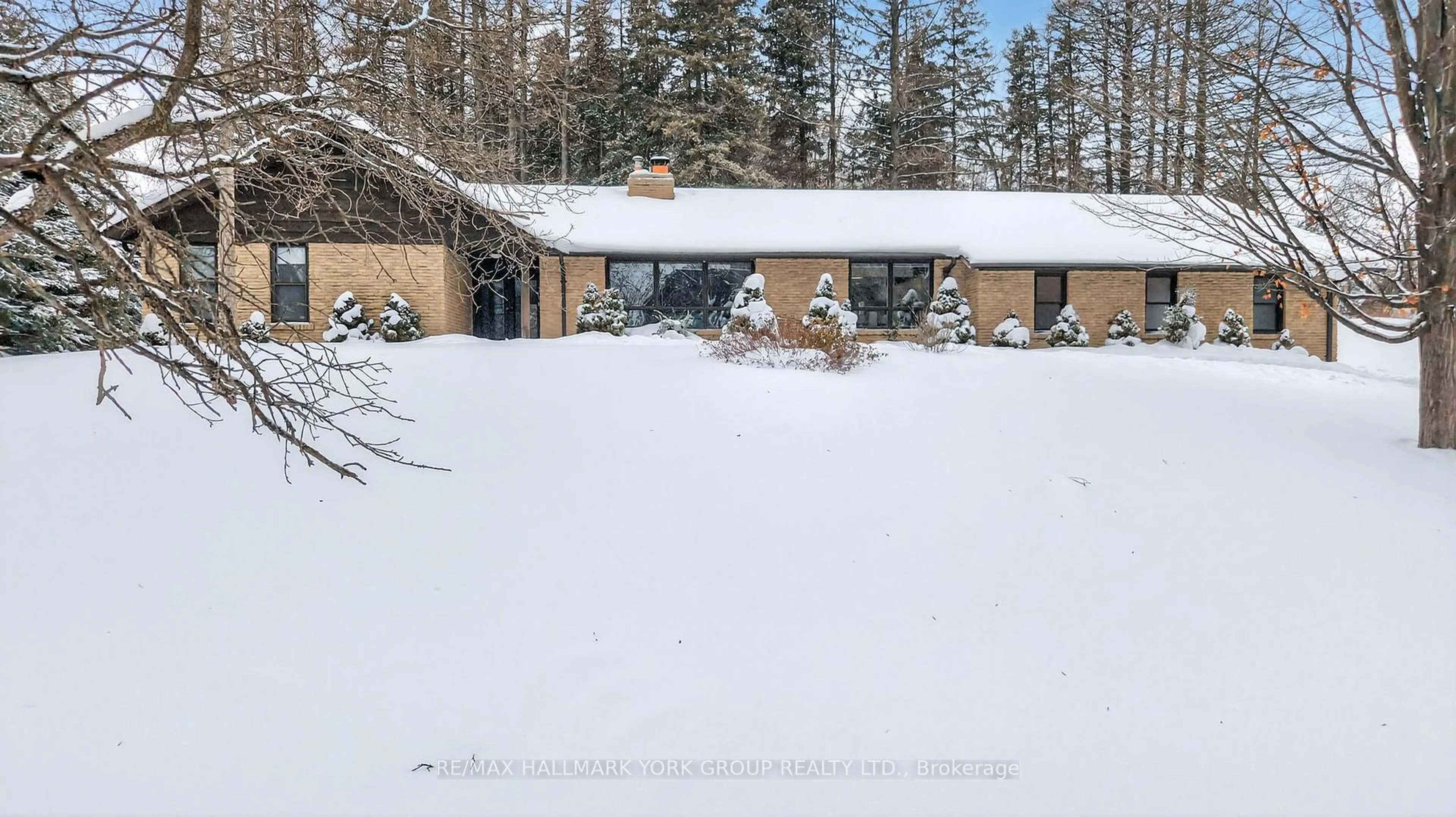 A pic from outside/outdoor area/front of a property/back of a property/a pic from drone, street for 570 Kettleby Rd, King Ontario L7B 0C9