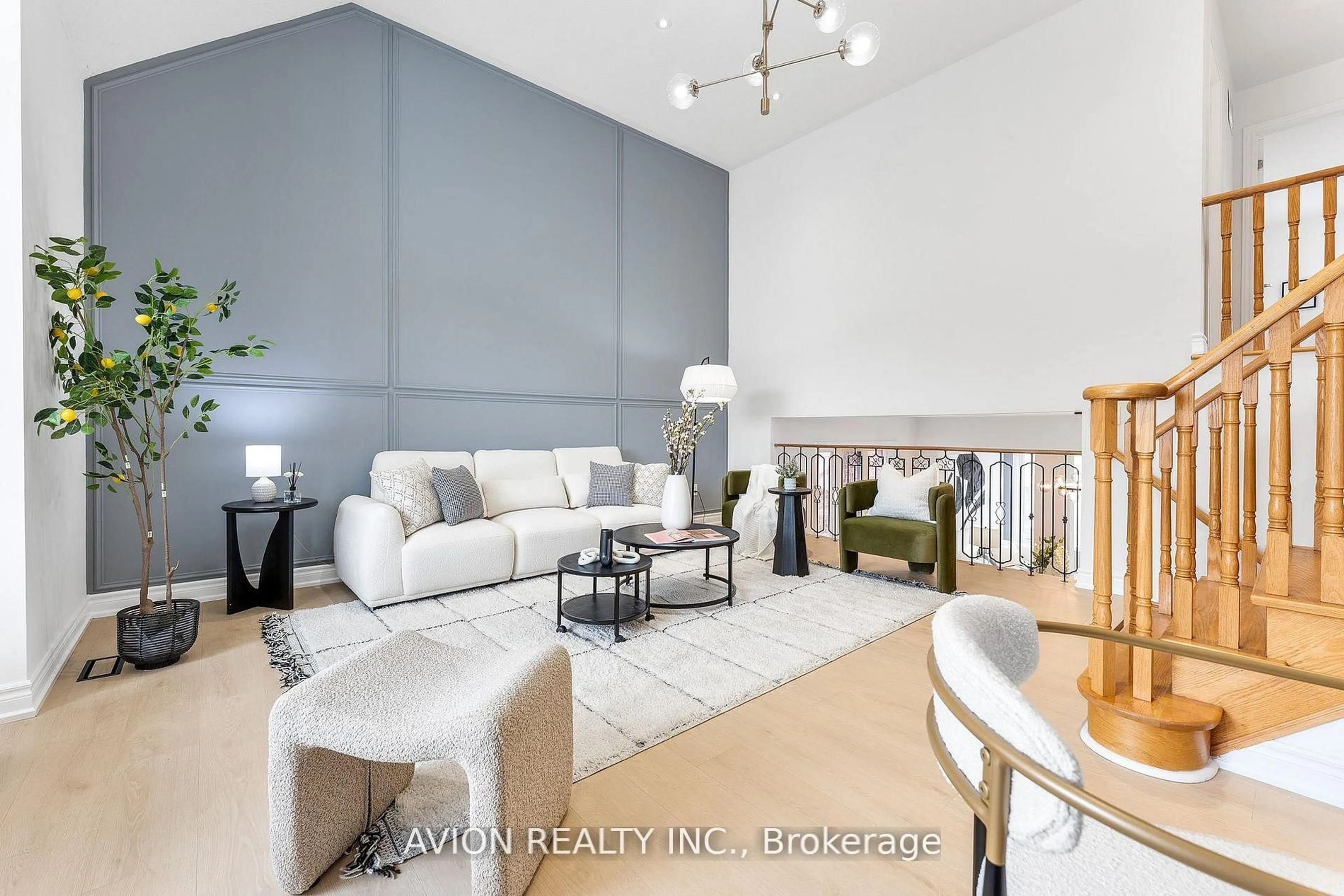 Living room with furniture, unknown for 33 Brockdale St, Richmond Hill Ontario L4E 4W1