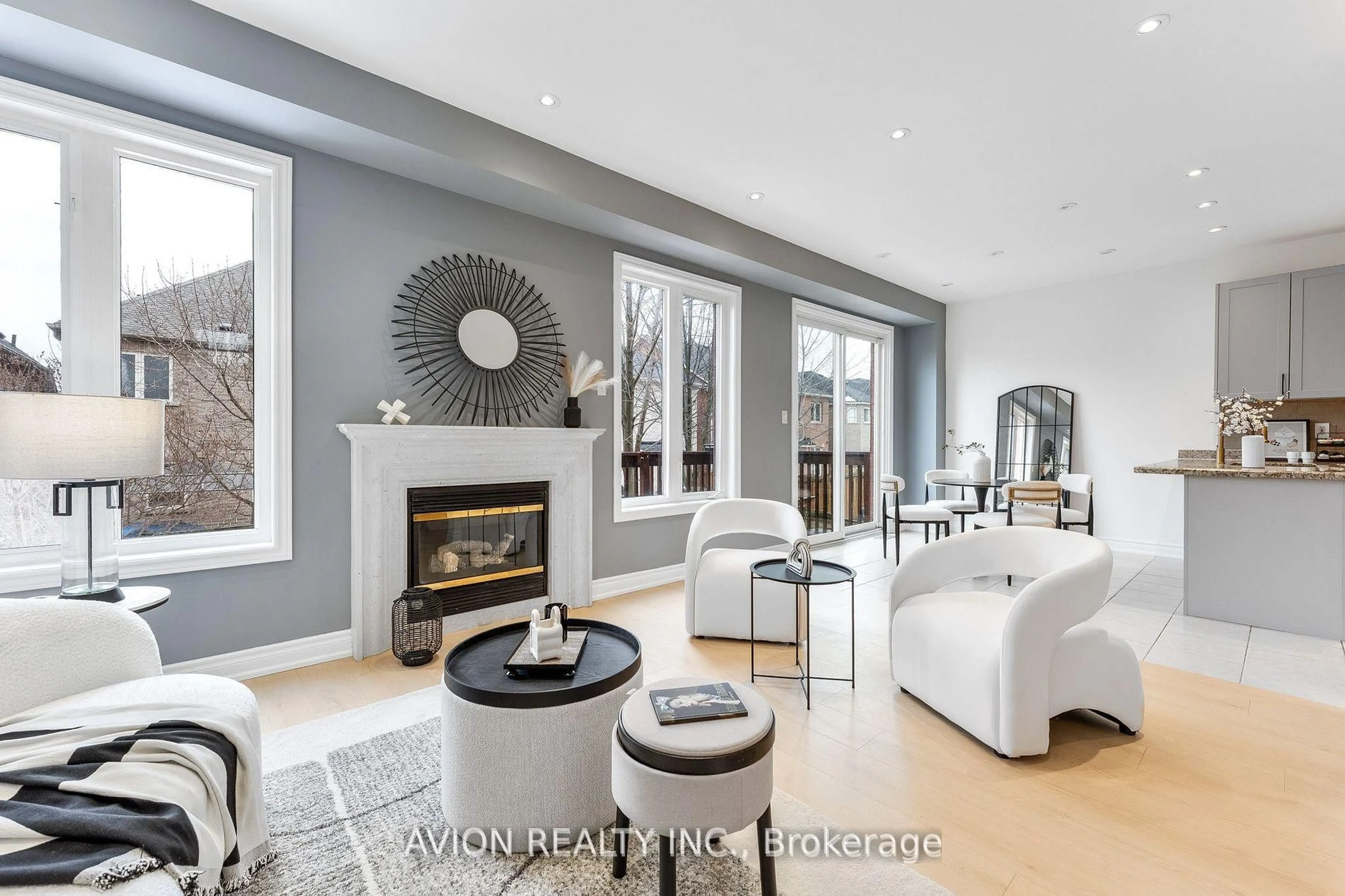 Living room with furniture, wood/laminate floor for 33 Brockdale St, Richmond Hill Ontario L4E 4W1