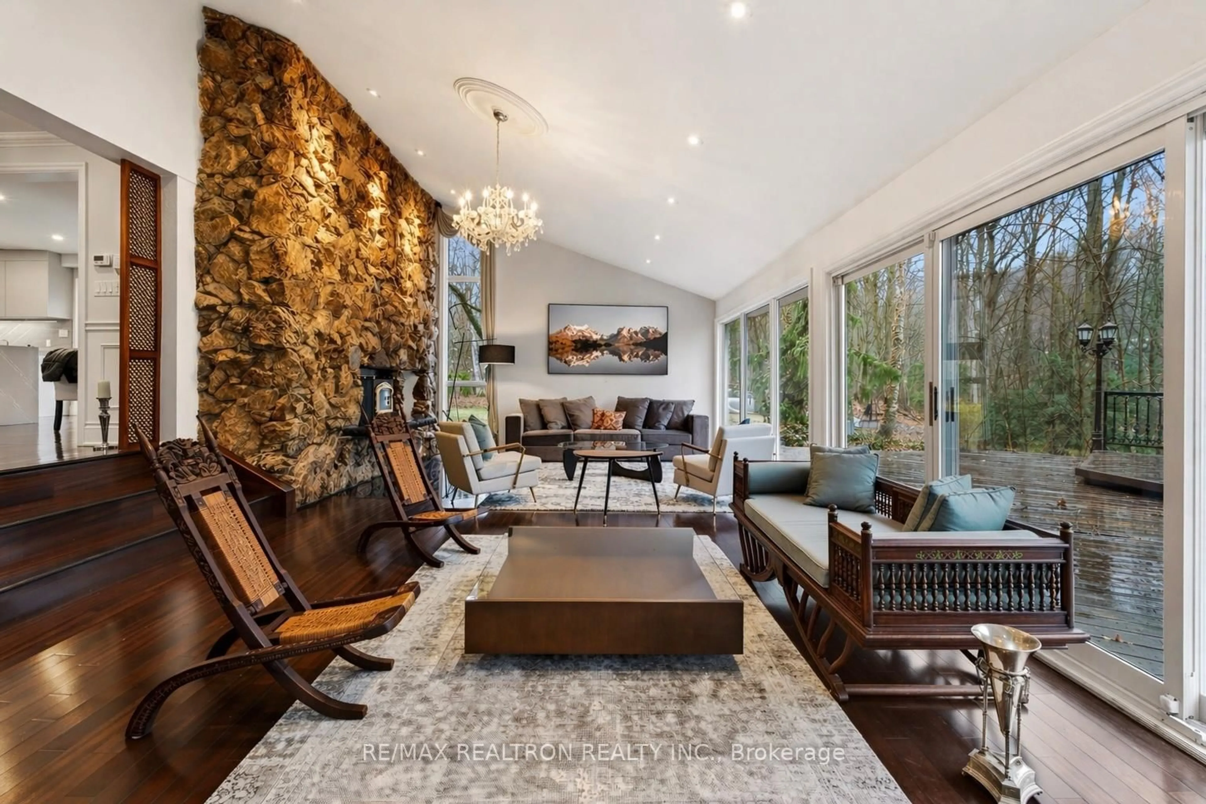 Living room with furniture, unknown for 14038 Bayview Ave, Aurora Ontario L4G 3G8