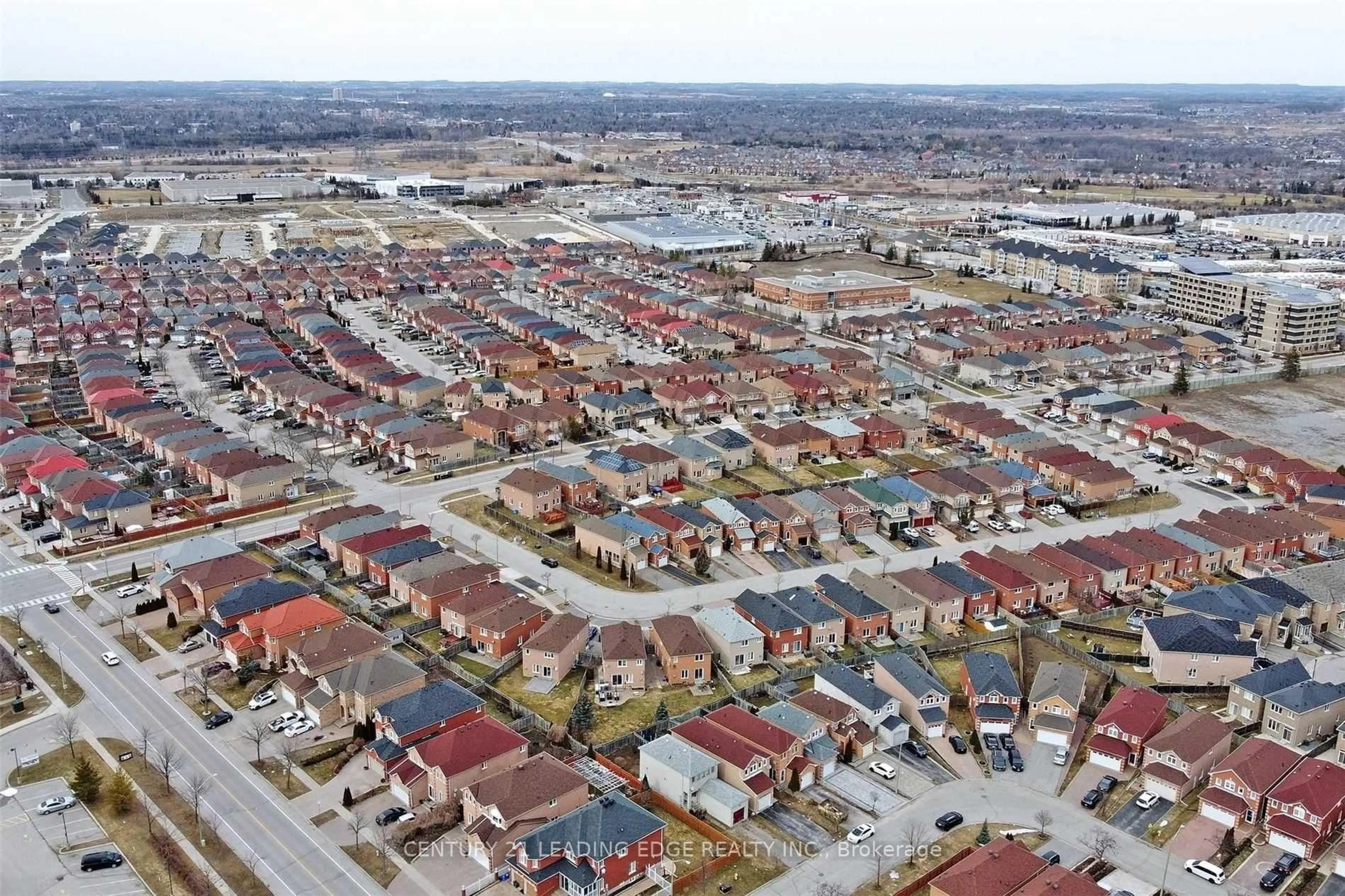 A pic from outside/outdoor area/front of a property/back of a property/a pic from drone, street for 19 Connery Cres, Markham Ontario L3S 4E5