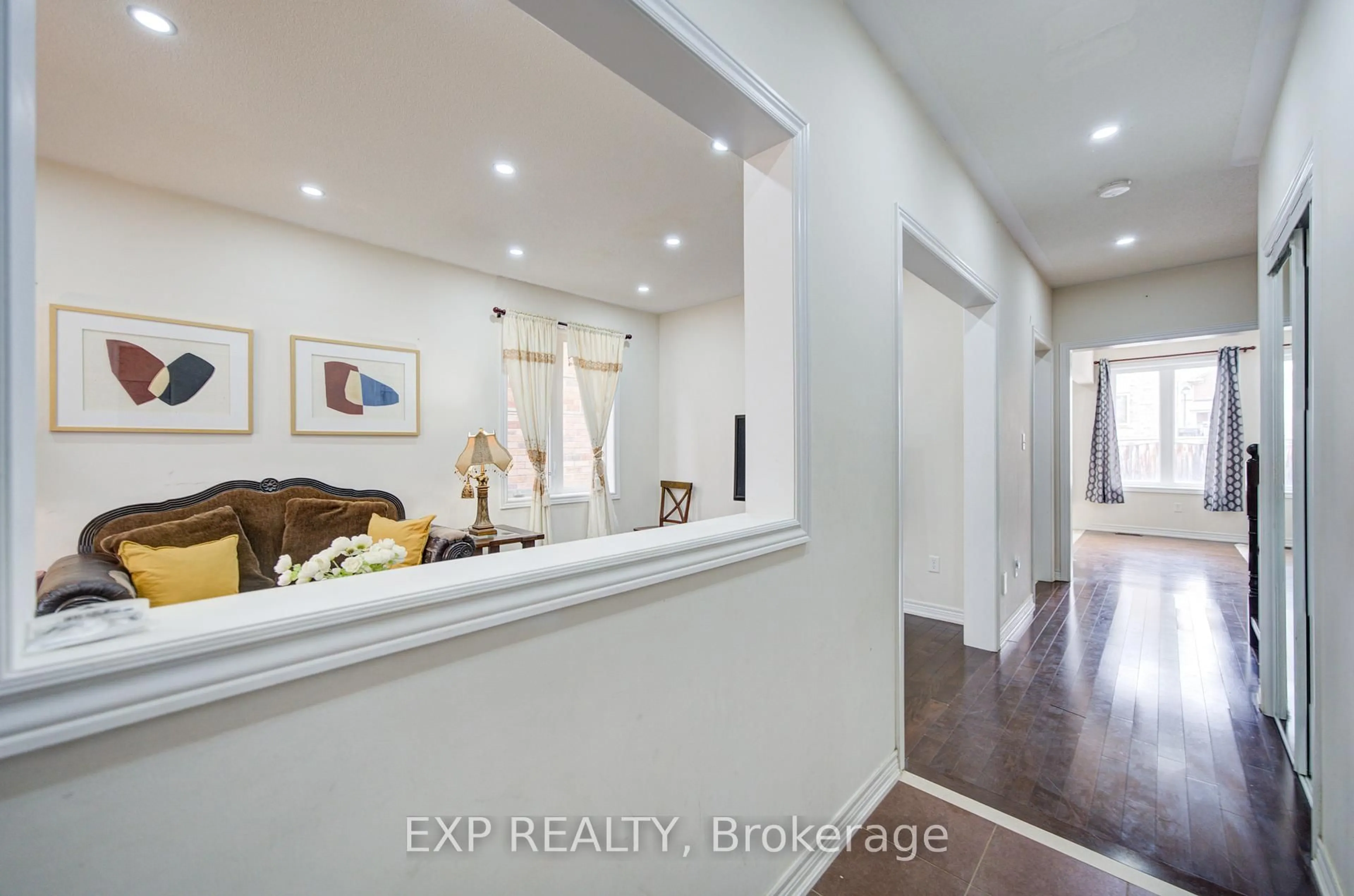 Indoor entryway for 20 Everett St, Markham Ontario L6E 2A4