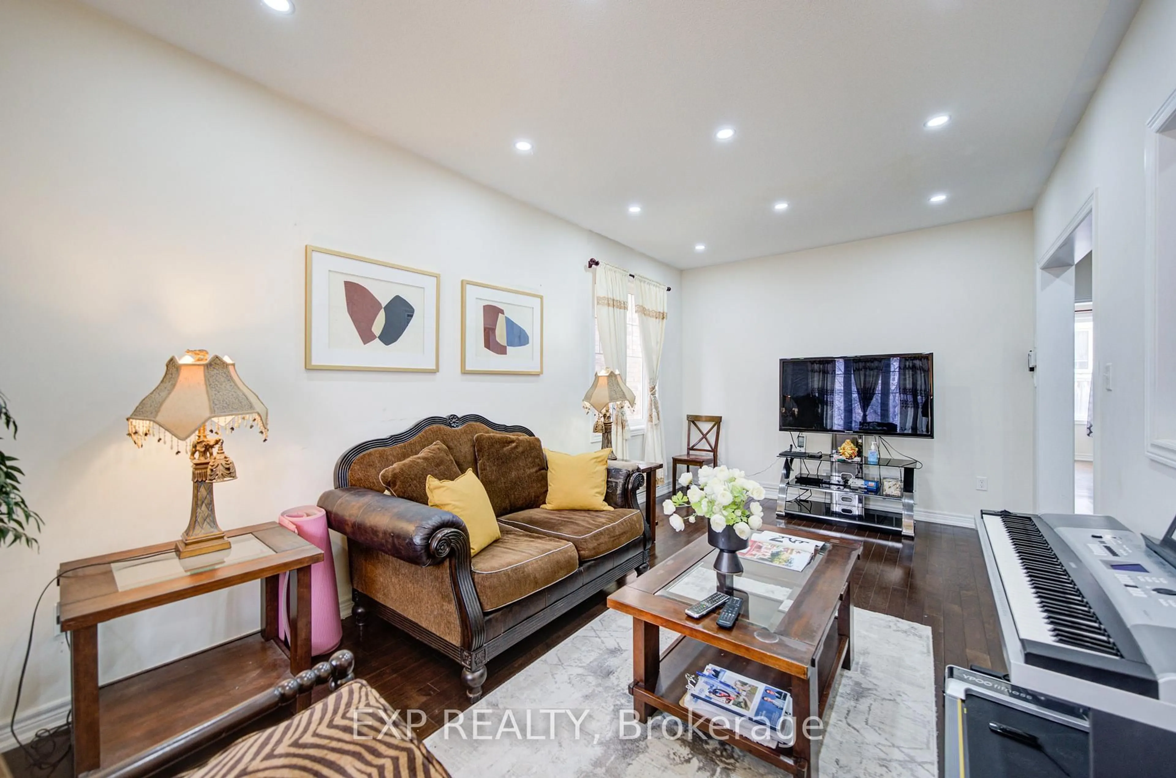 Living room with furniture, unknown for 20 Everett St, Markham Ontario L6E 2A4