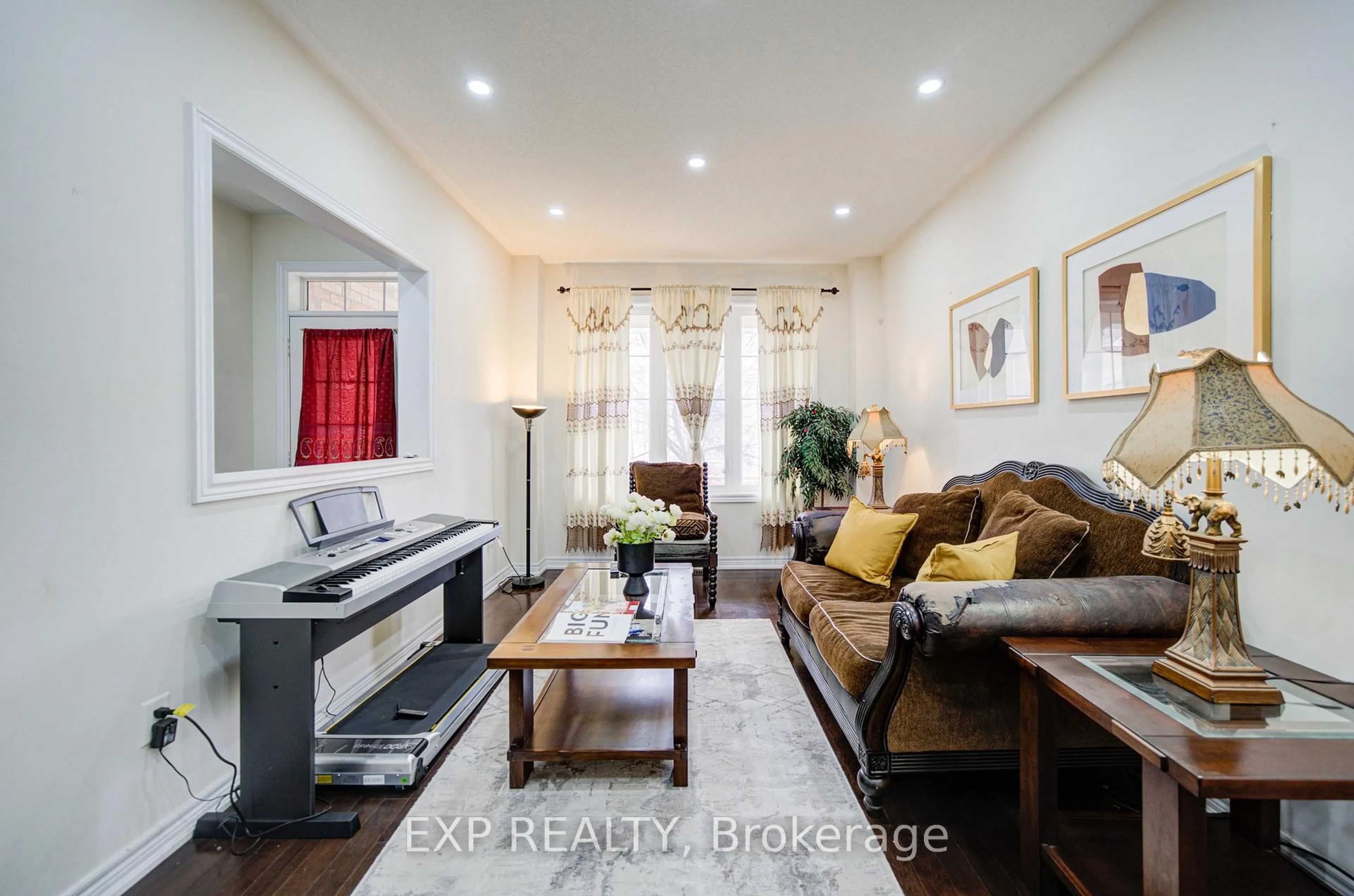 Living room with furniture, unknown for 20 Everett St, Markham Ontario L6E 2A4