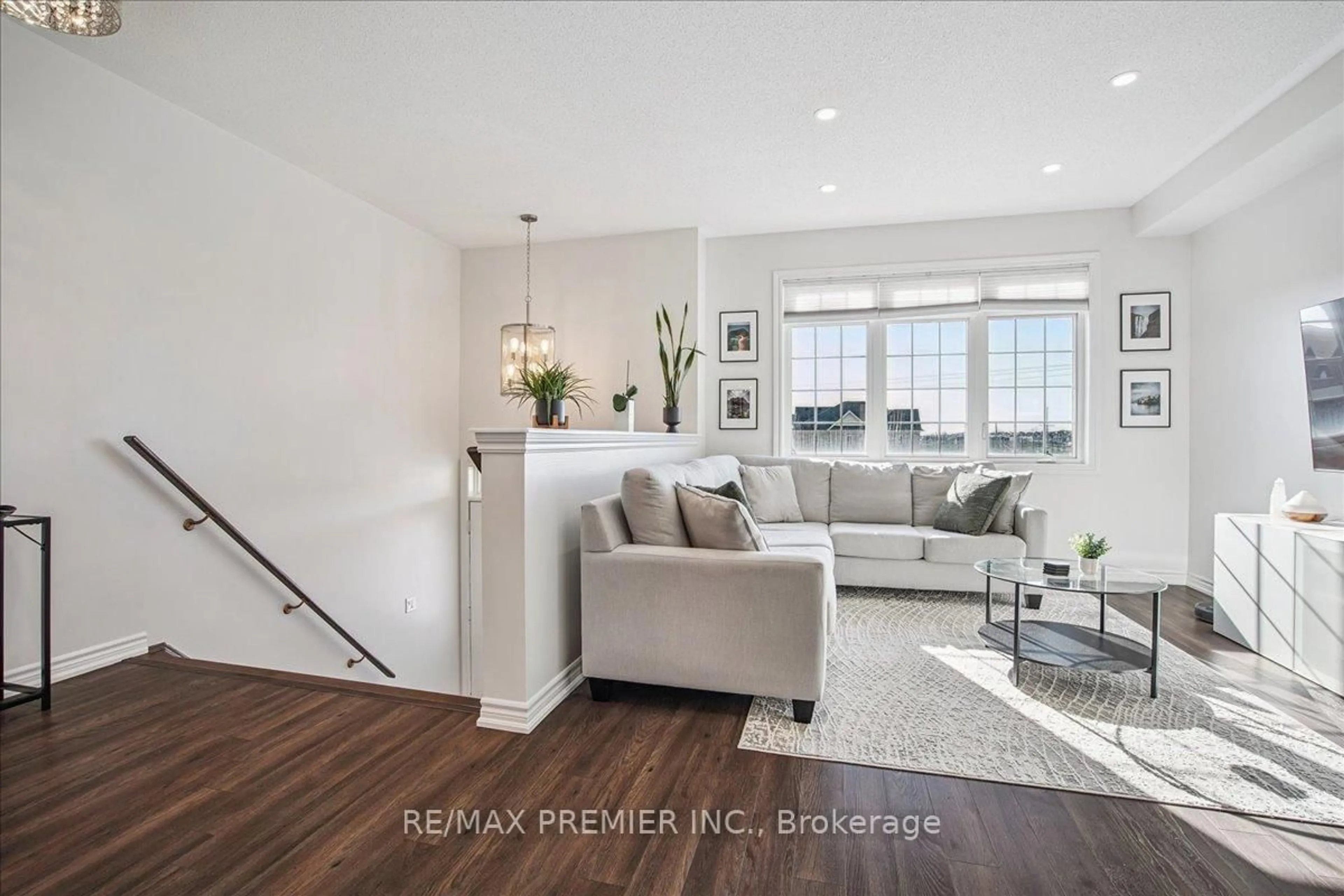 Living room with furniture, unknown for 149 Taucar Gate, Bradford West Gwillimbury Ontario L3Z 0V7