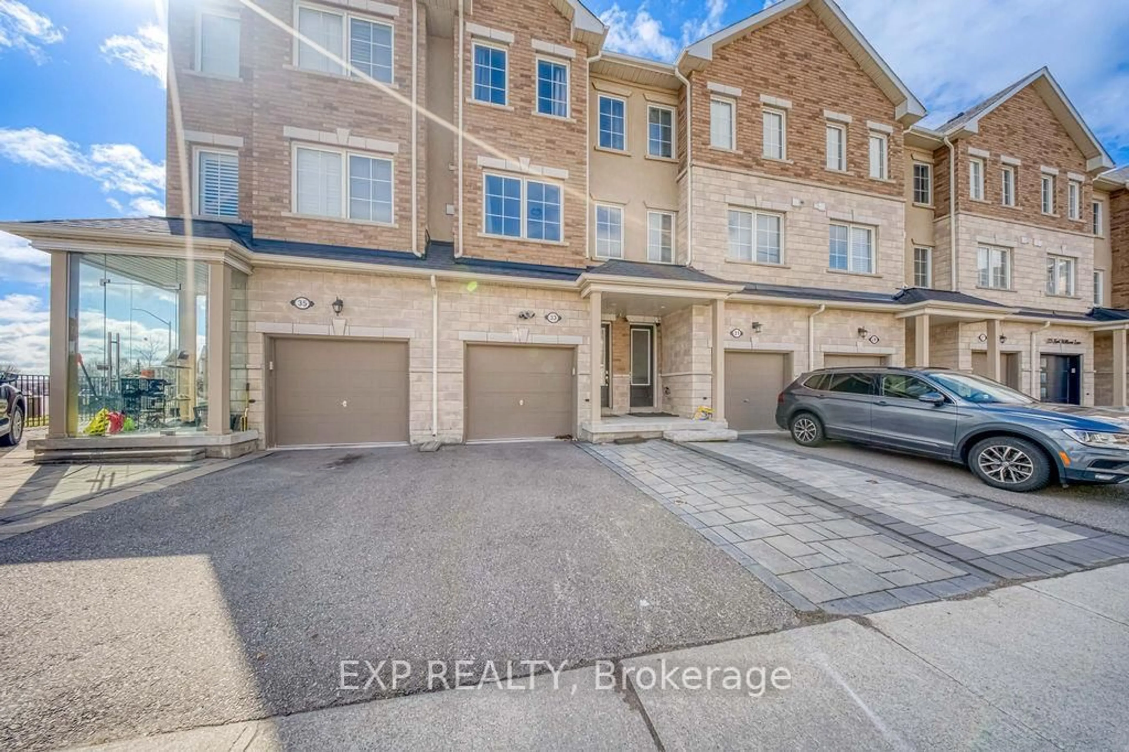 A pic from outside/outdoor area/front of a property/back of a property/a pic from drone, street for 33 Karl Williams Lane, Markham Ontario L3S 0C7