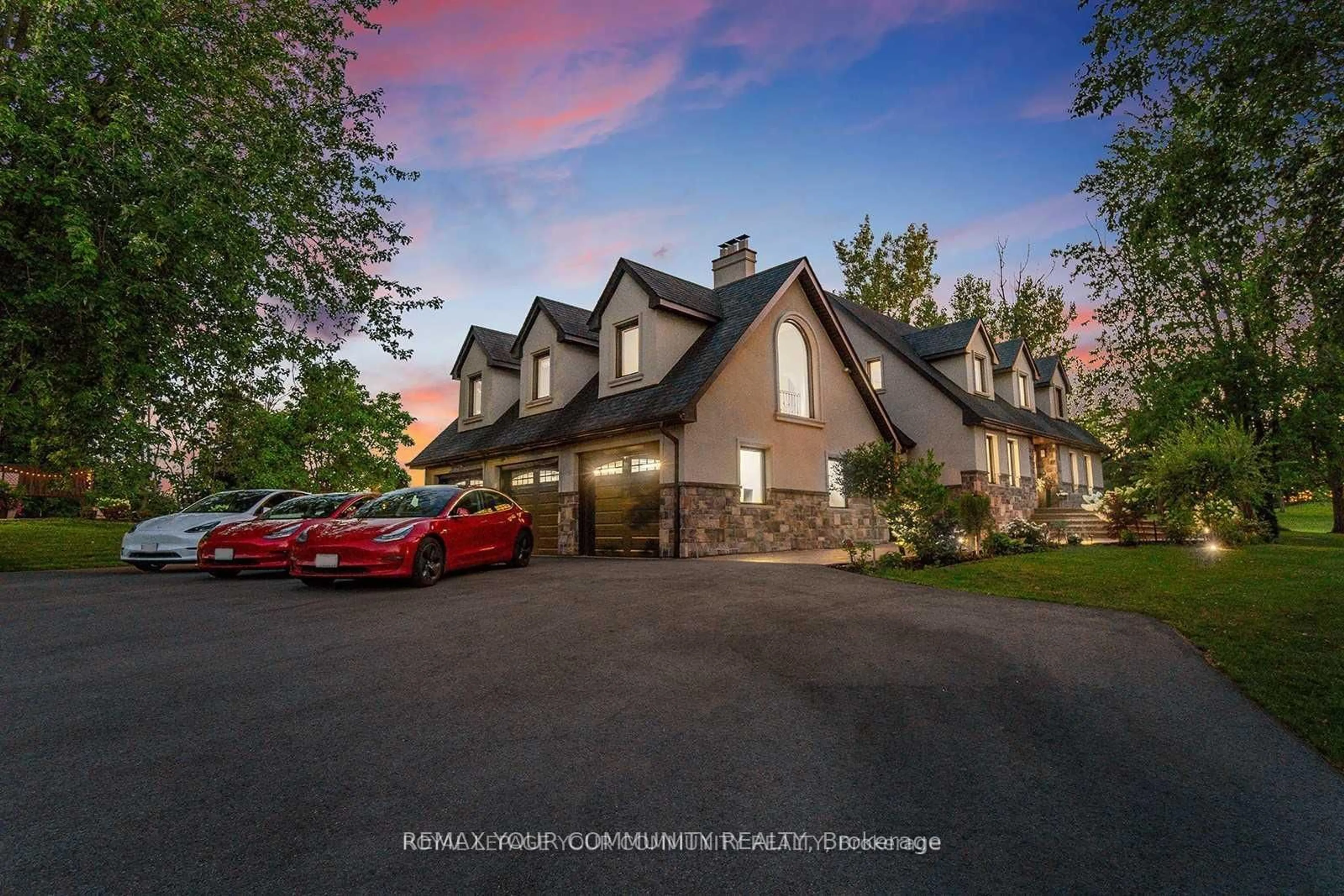 A pic from outside/outdoor area/front of a property/back of a property/a pic from drone, unknown for 6743 3rd Line, New Tecumseth Ontario L0G 1W0