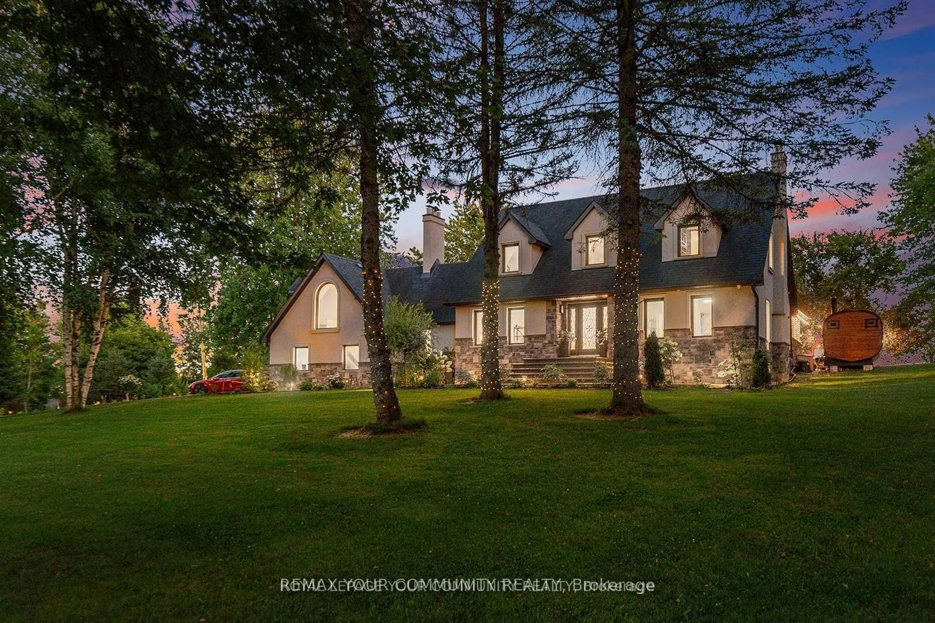 A pic from outside/outdoor area/front of a property/back of a property/a pic from drone, unknown for 6743 3rd Line, New Tecumseth Ontario L0G 1W0