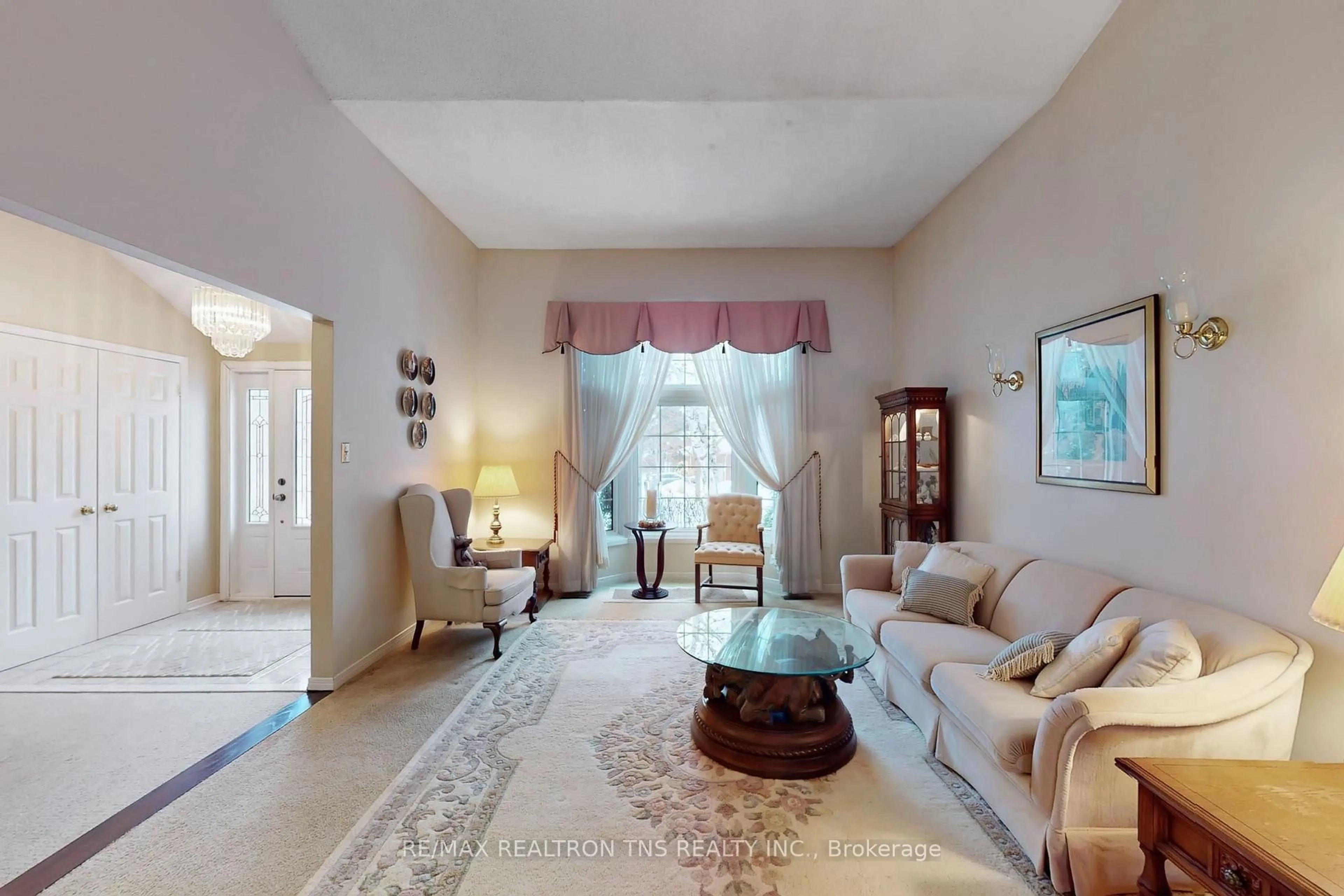 Living room with furniture, unknown for 38 Gilbank Dr, Aurora Ontario L4G 5G5