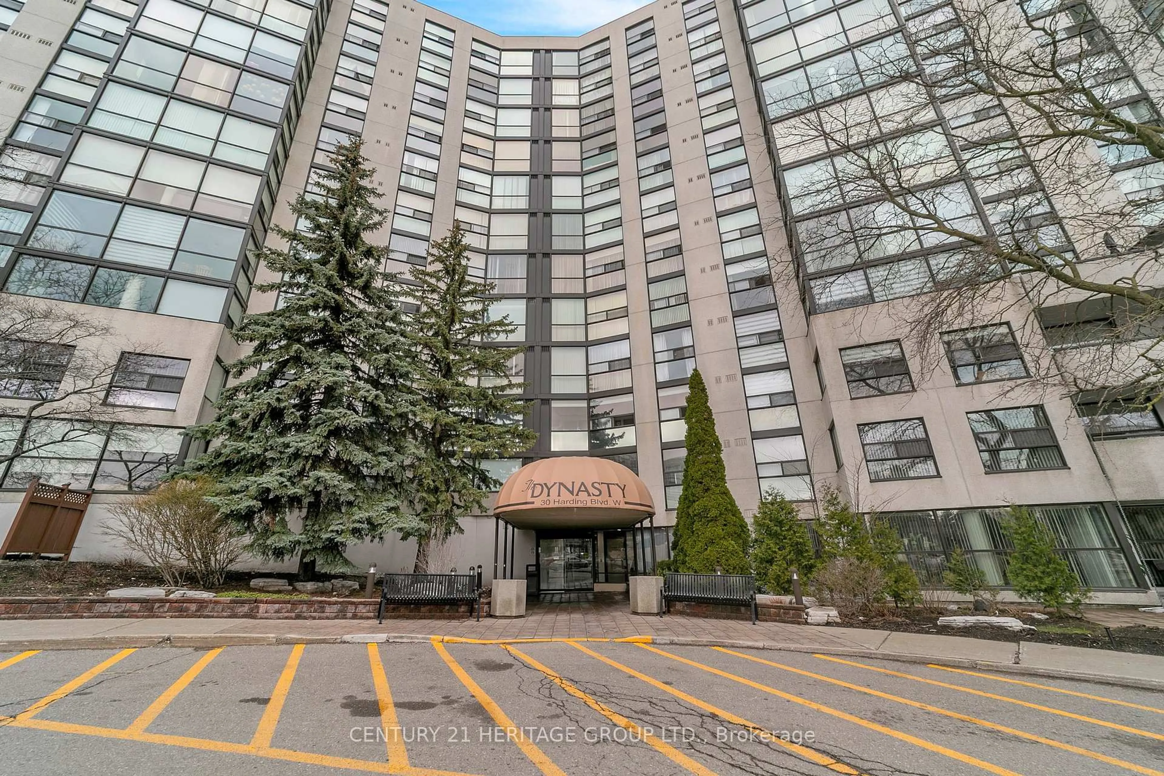 Indoor foyer for 30 Harding Blvd #806, Richmond Hill Ontario L4C 9M3