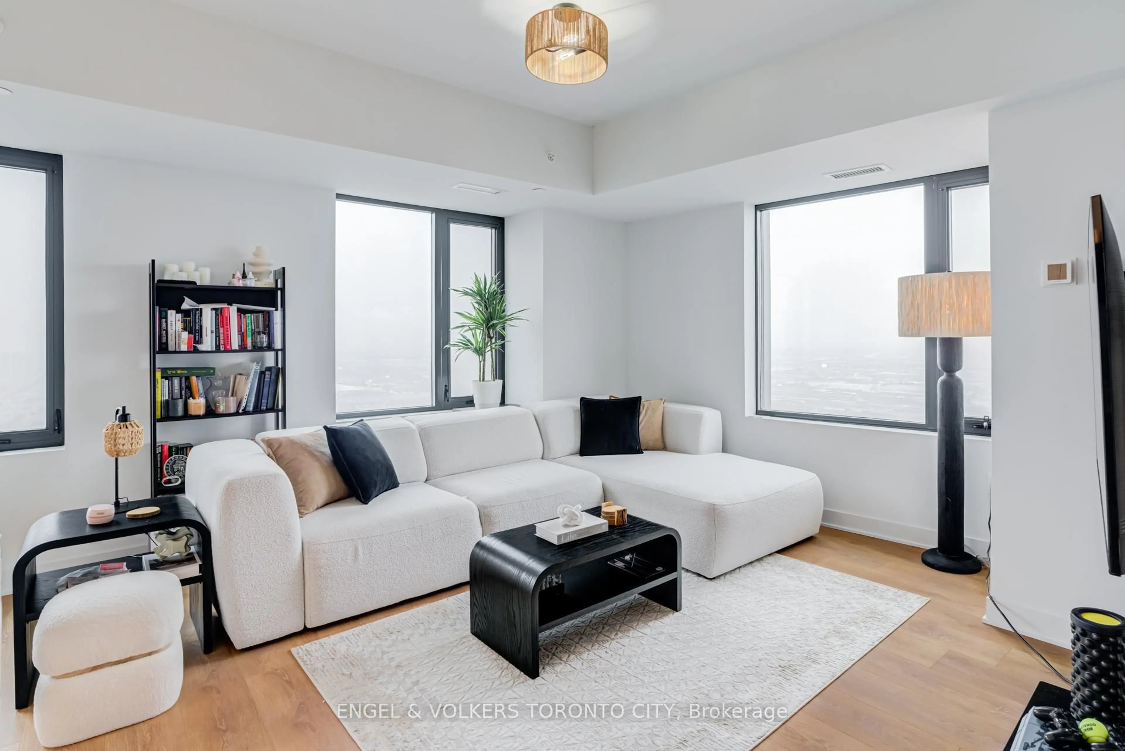 Living room with furniture, unknown for 2920 Highway 7 Rd #4807, Vaughan Ontario L4K 0P4