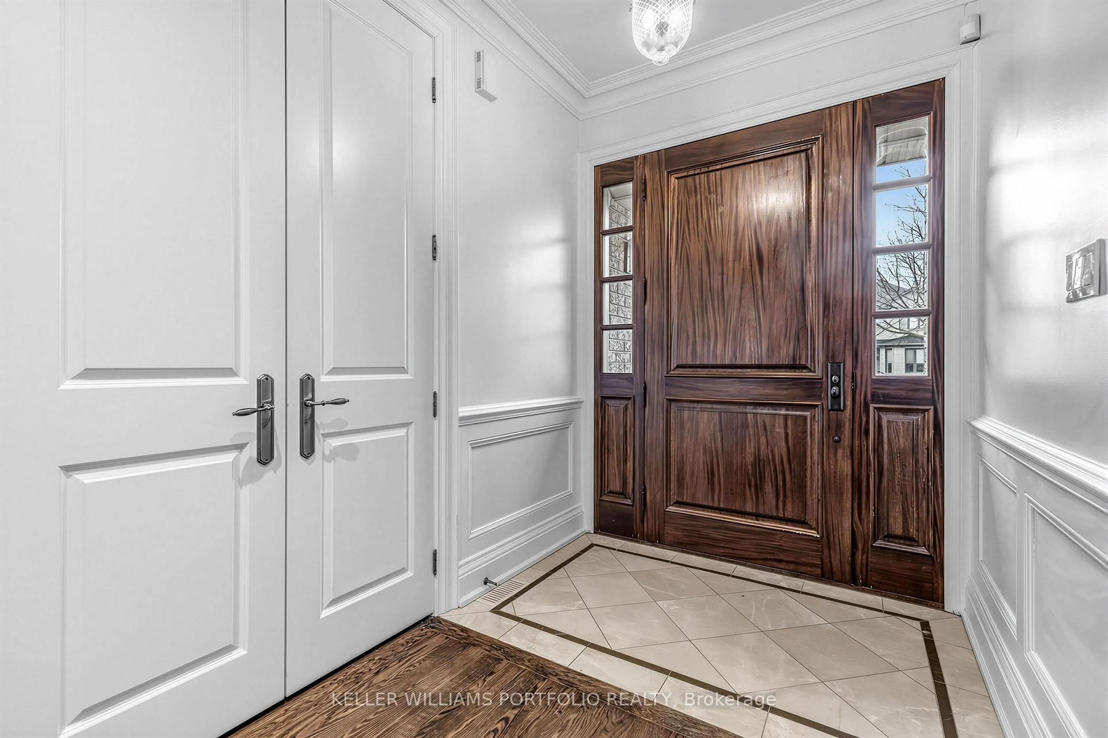 Indoor entryway for 39 Downing Blvd, Vaughan Ontario L4J 7N9