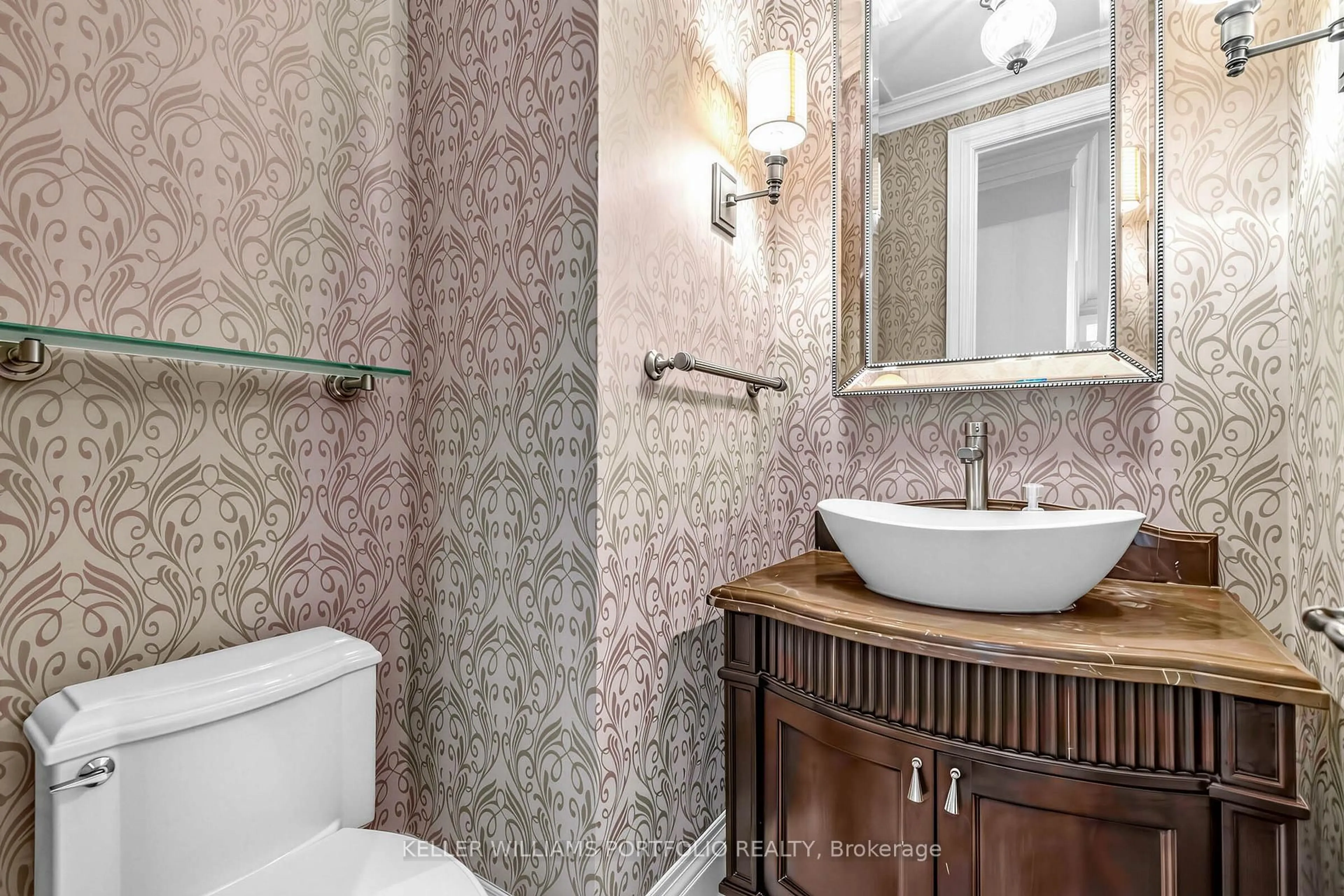 Standard bathroom, ceramic/tile floor for 39 Downing Blvd, Vaughan Ontario L4J 7N9