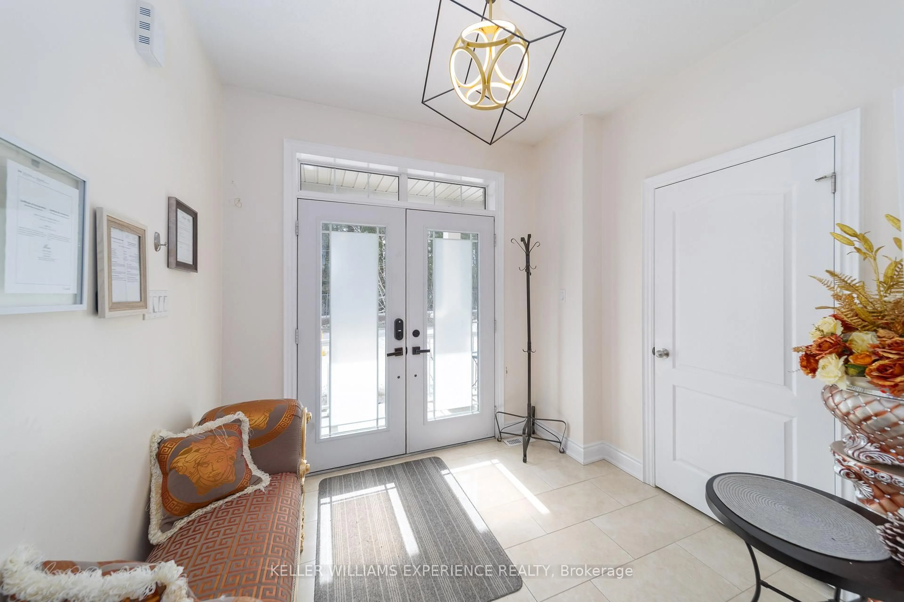 Indoor entryway for 121 Centre St, Essa Ontario L0M 1B0