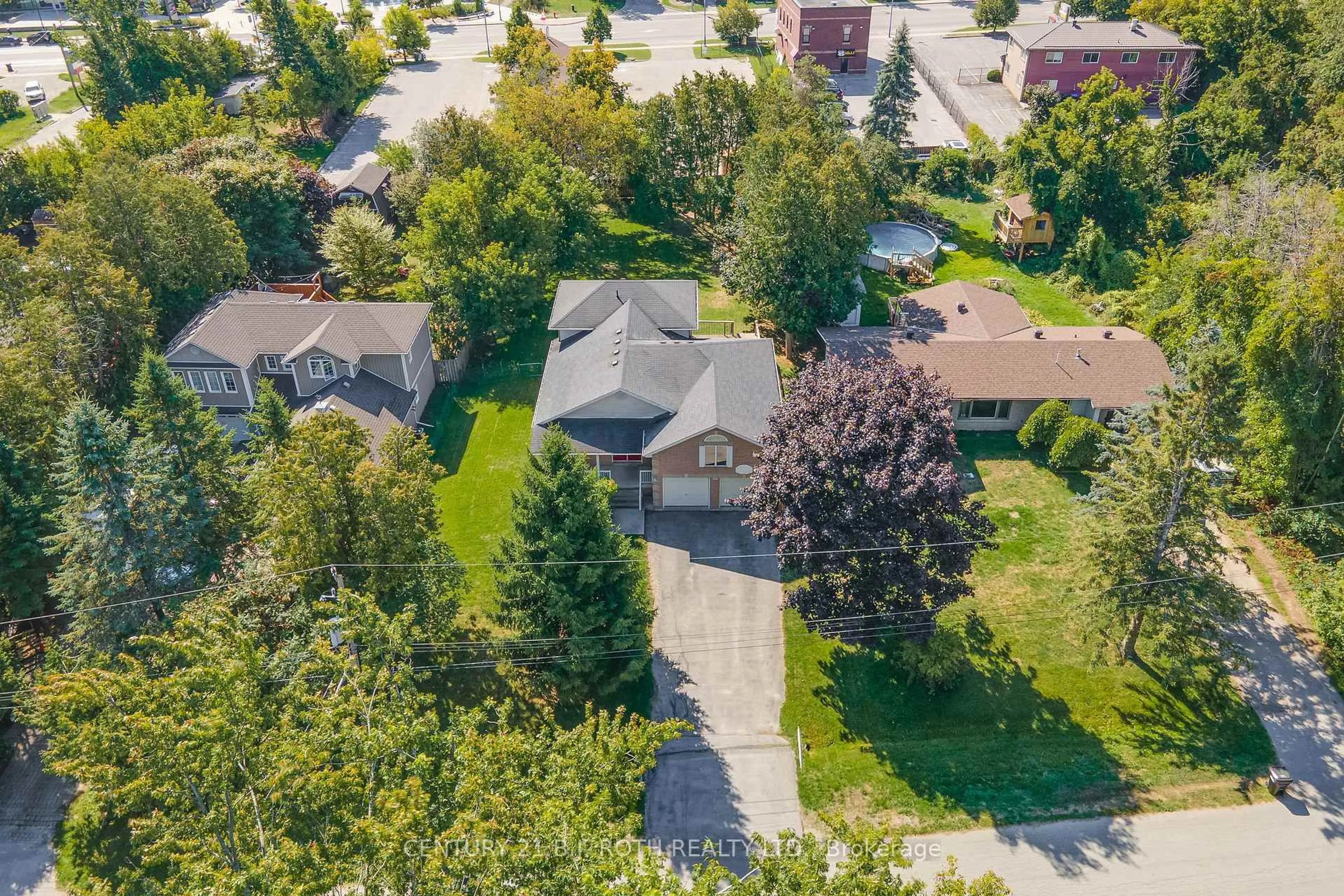 A pic from outside/outdoor area/front of a property/back of a property/a pic from drone, street for 1105 Goshen Rd, Innisfil Ontario L9S 2B5