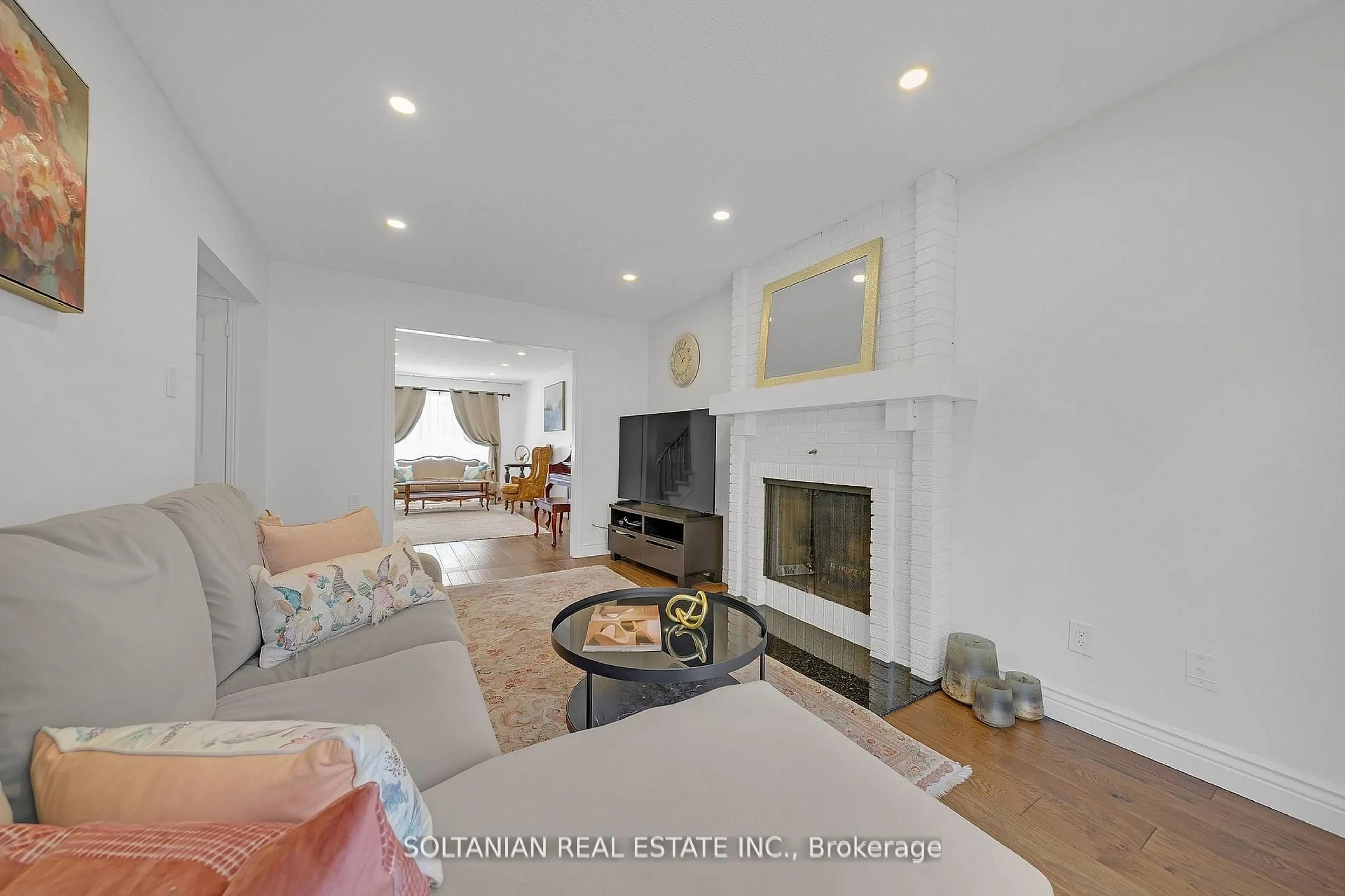 Living room with furniture, ceramic/tile floor for 54 Braeburn Dr, Markham Ontario L3T 4W8