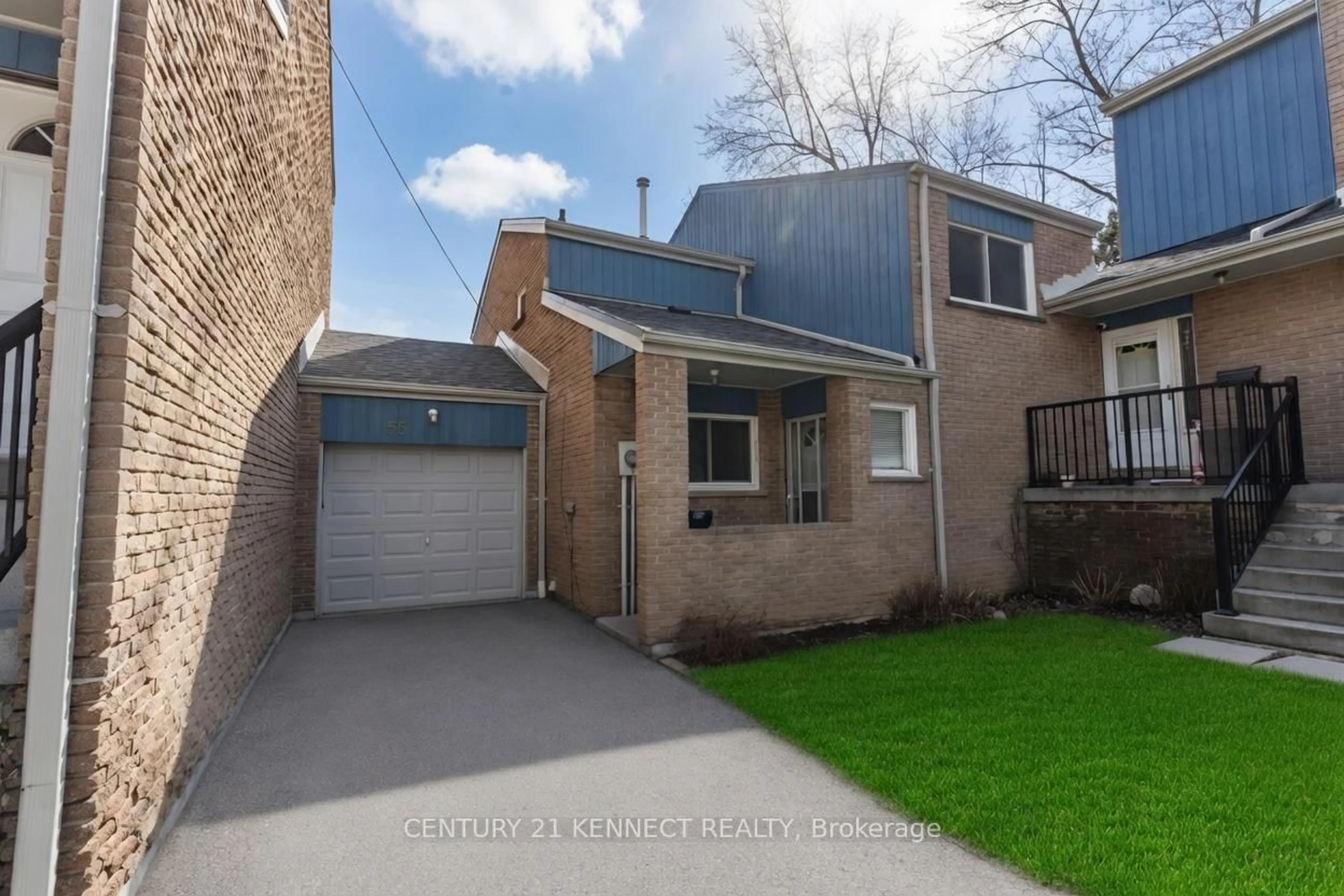 A pic from outside/outdoor area/front of a property/back of a property/a pic from drone, street for 646 Village Pkwy #55, Markham Ontario L3R 2S7