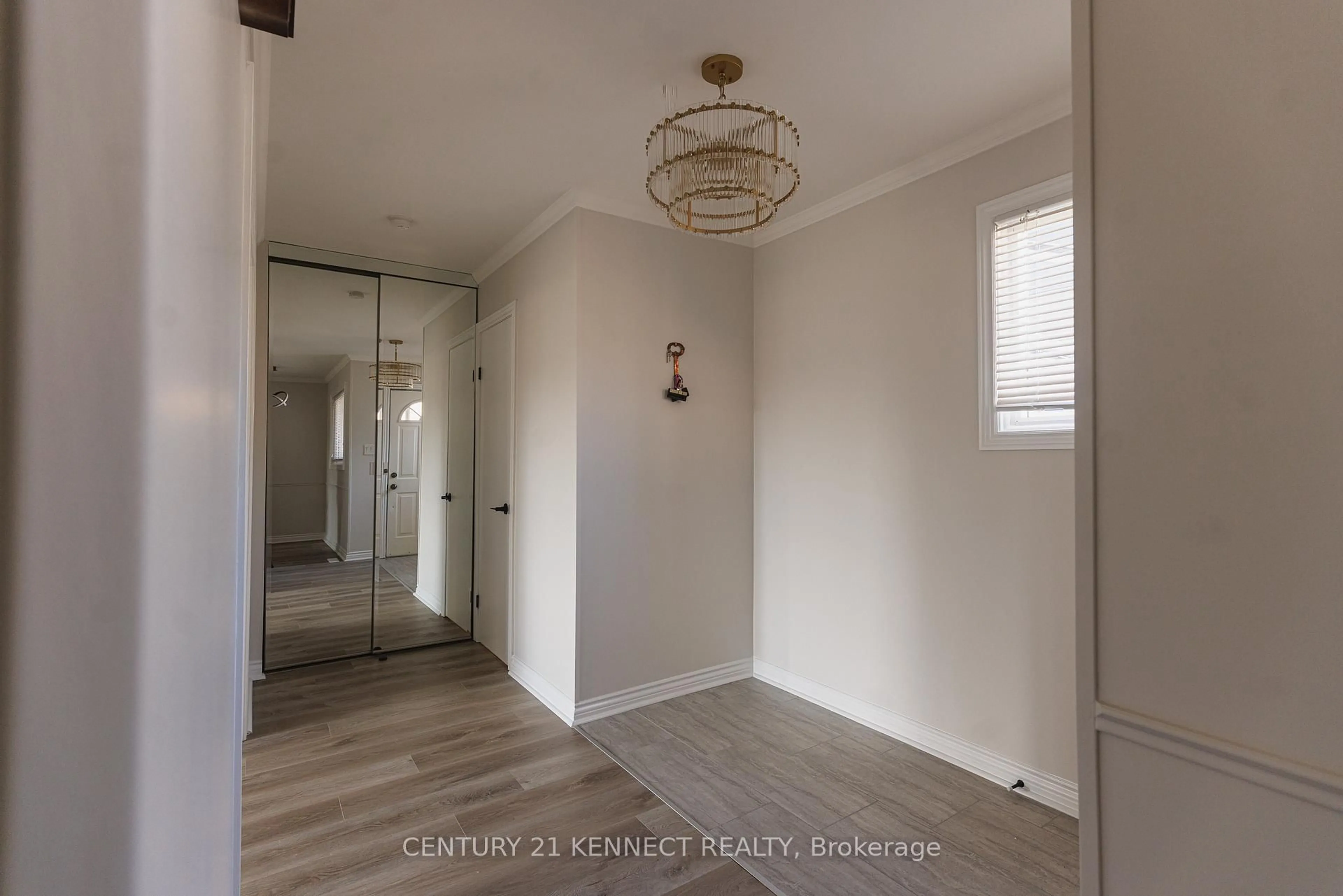 Indoor entryway for 646 Village Pkwy #55, Markham Ontario L3R 2S7