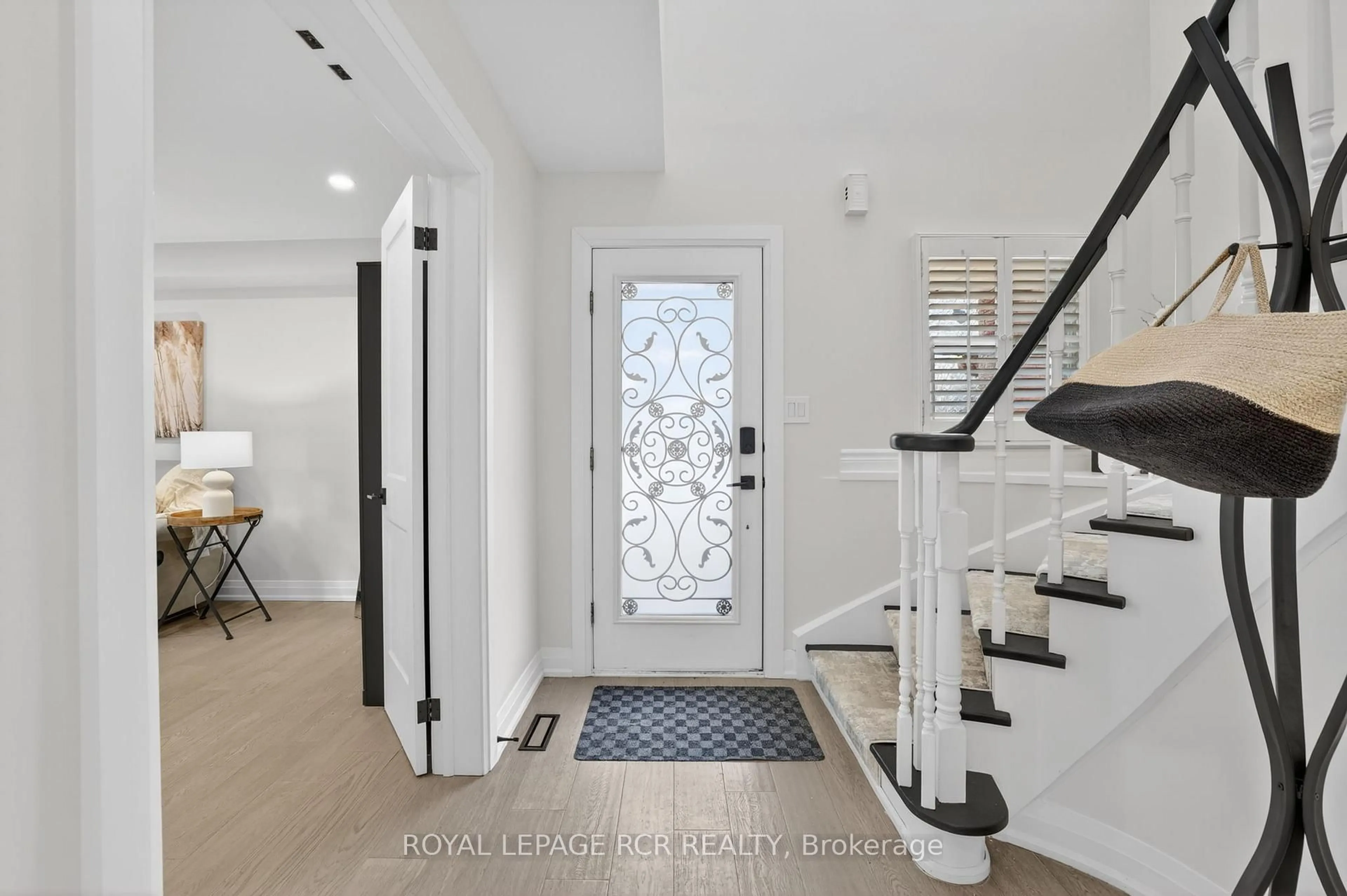 Indoor entryway for 186 Patna Cres, Vaughan Ontario L6A 1N2