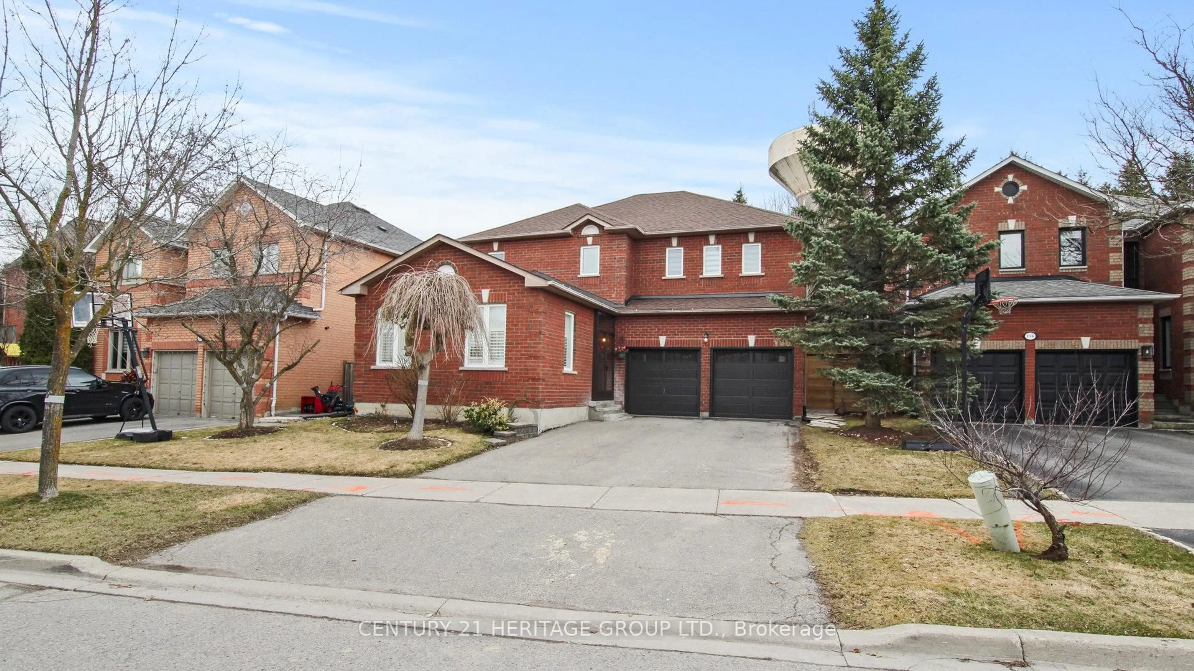 Home with brick exterior material, street for 160 Carlyle Cres, Aurora Ontario L4G 6P8