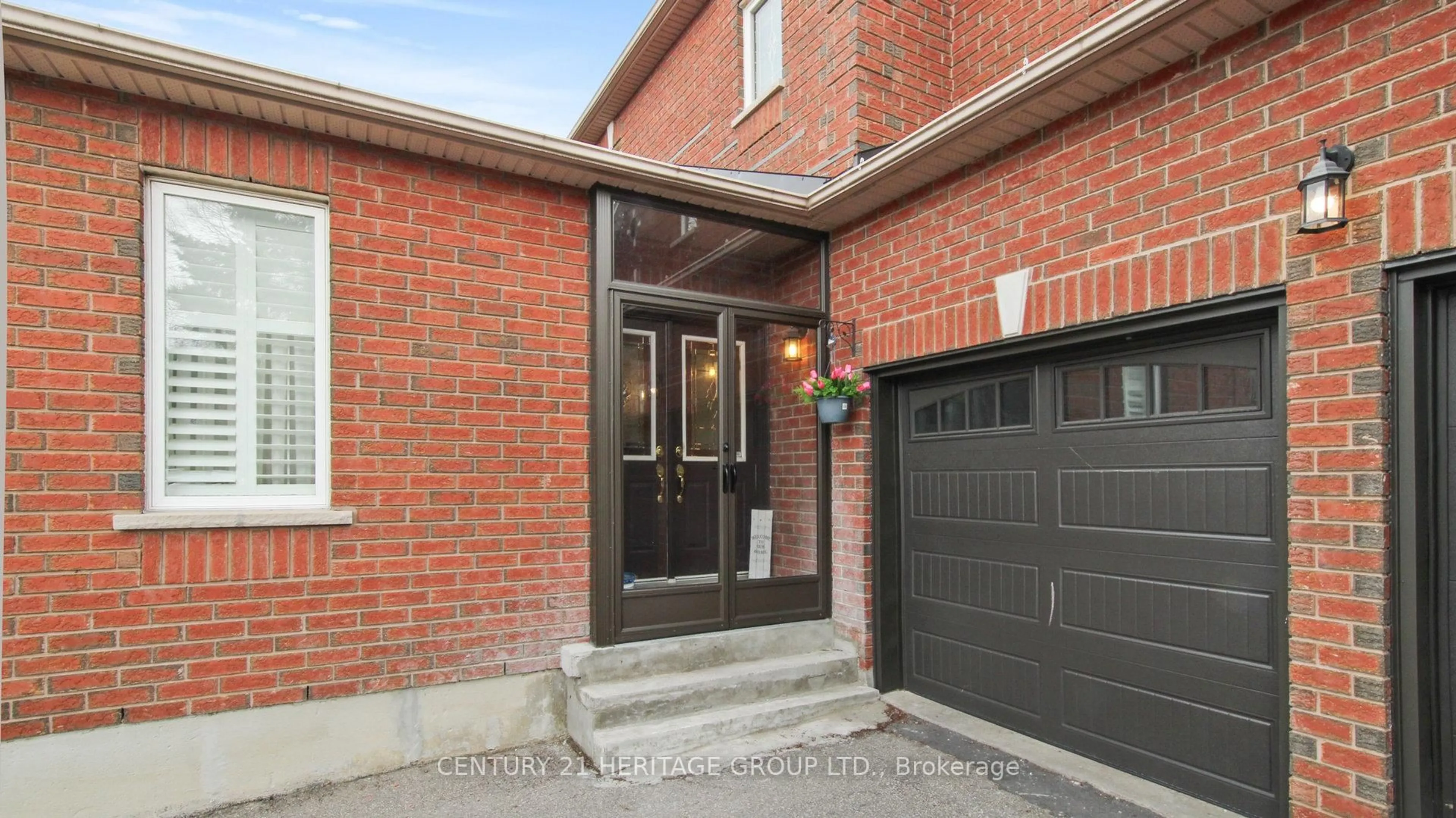 Home with brick exterior material, street for 160 Carlyle Cres, Aurora Ontario L4G 6P8