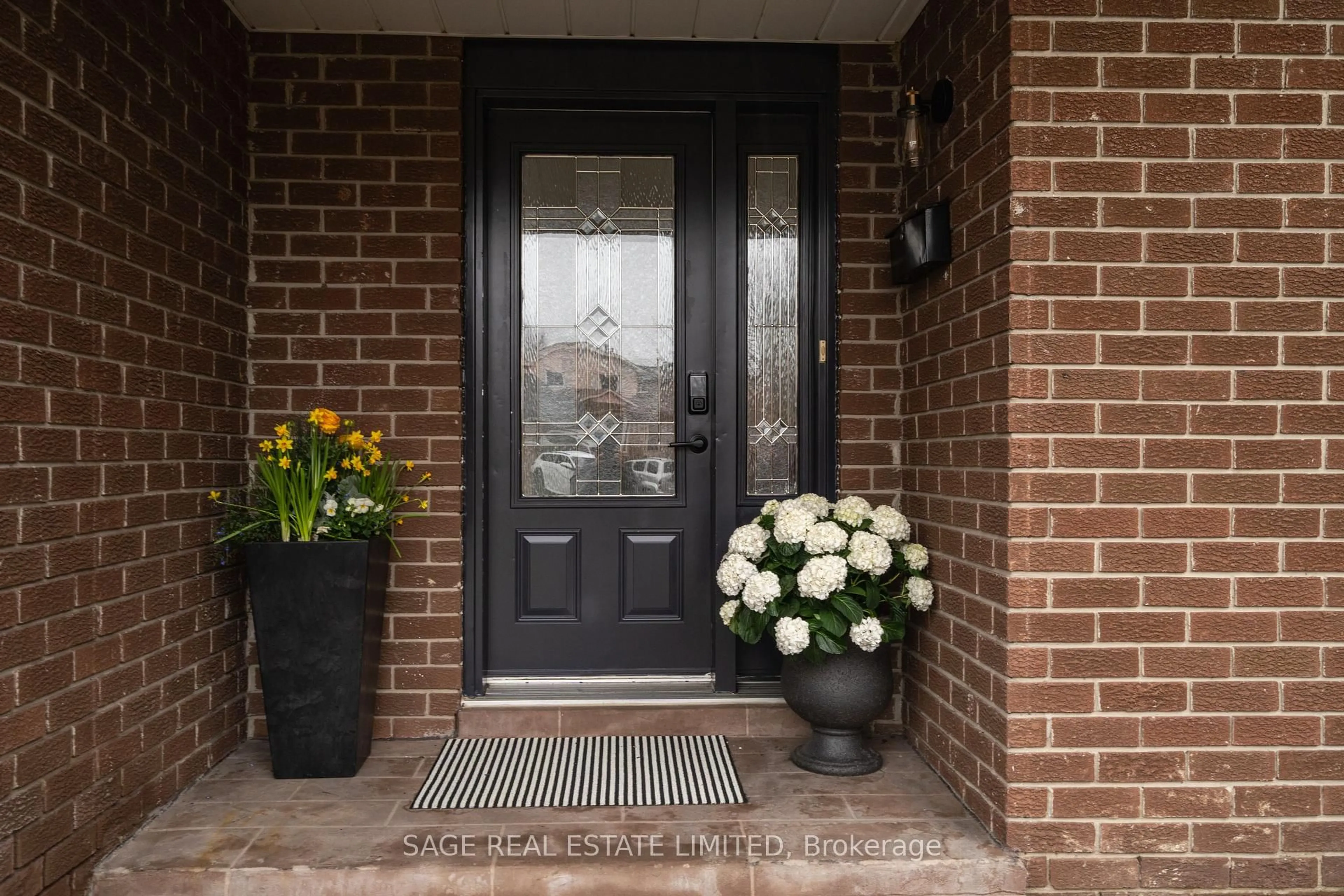 Indoor entryway for 228 Yorkshire Dr, Newmarket Ontario L3Y 6J7
