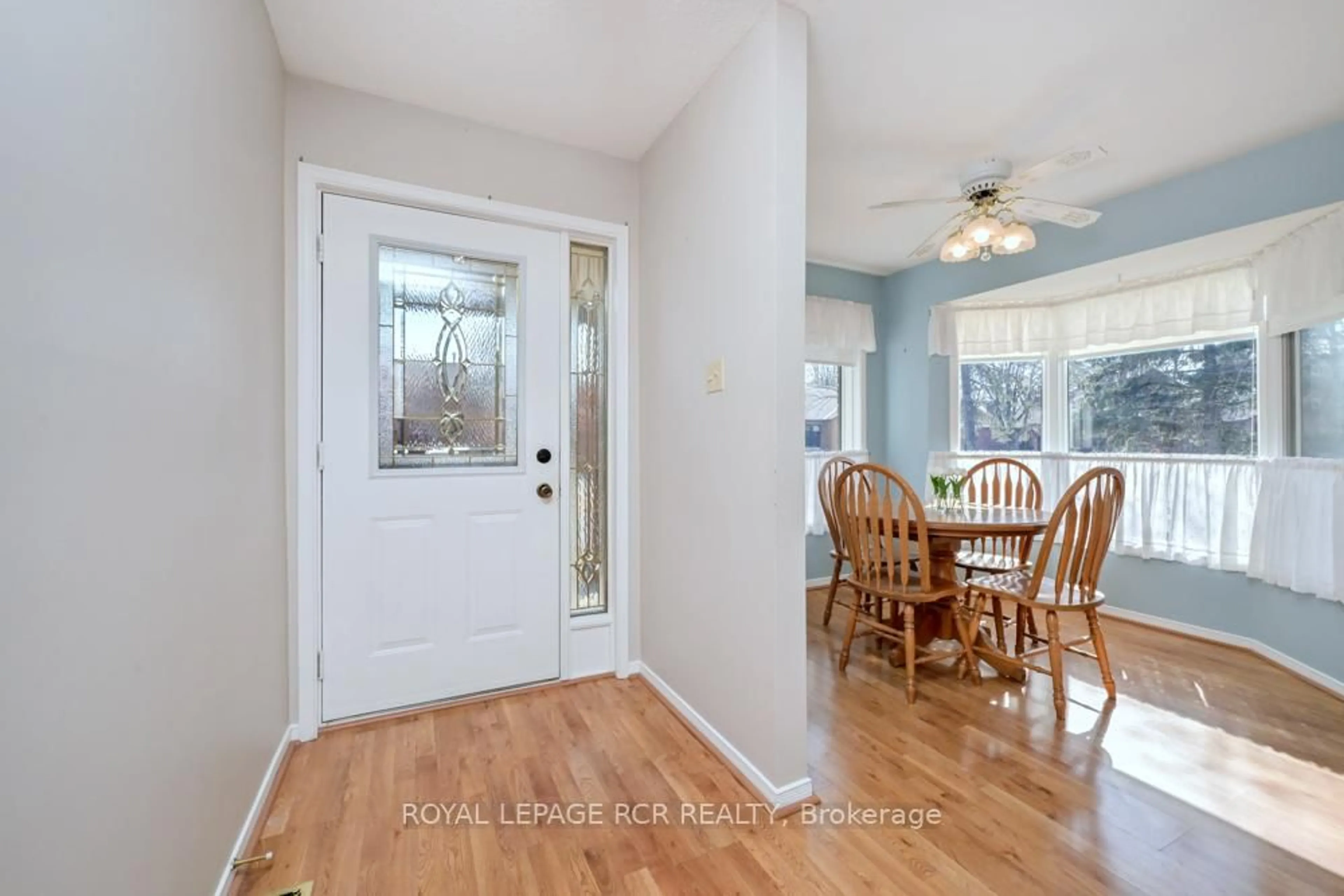 Indoor entryway for 7 Glen Eden Way, New Tecumseth Ontario L9R 1R4