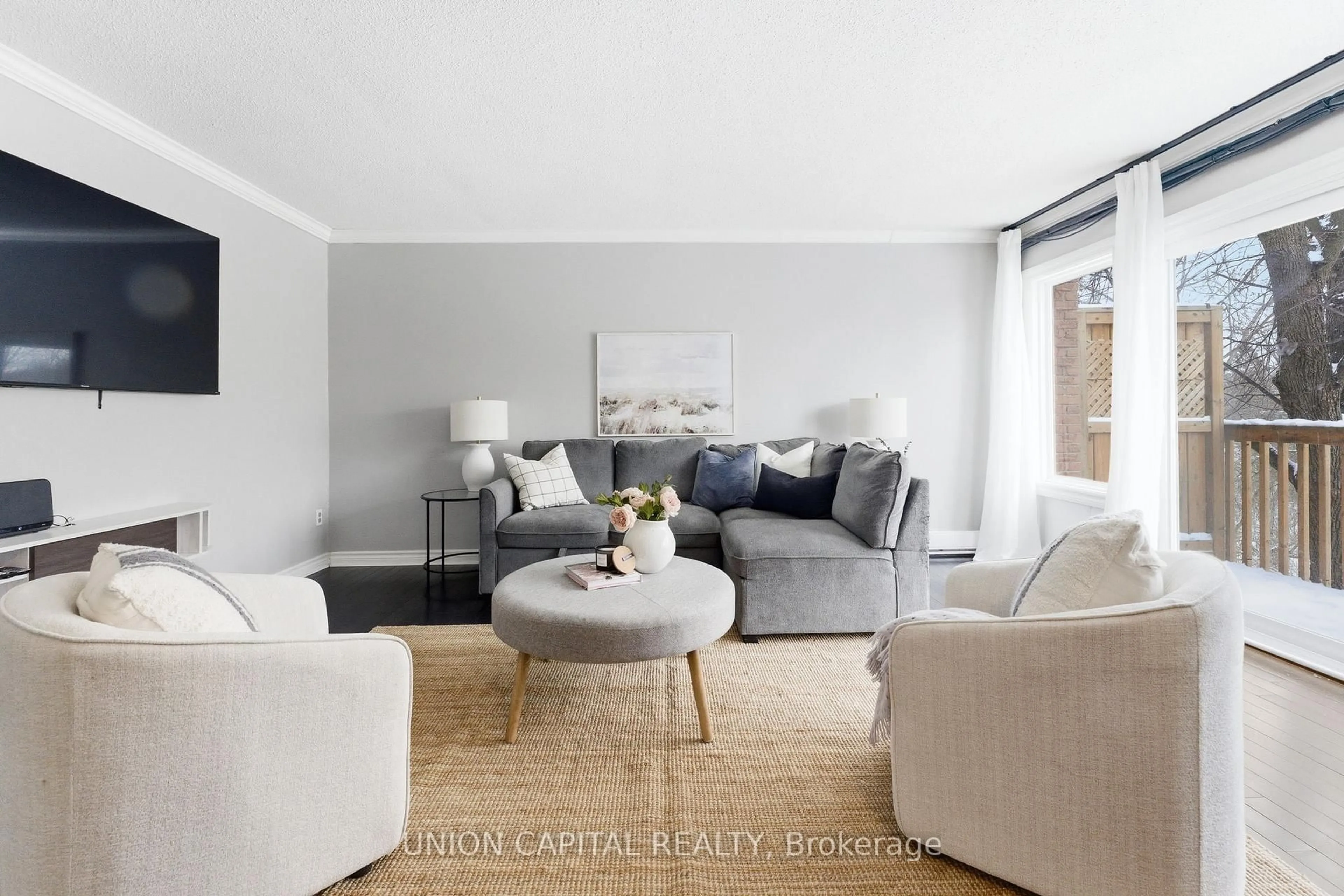 Living room with furniture, unknown for 317 Milestone Cres, Aurora Ontario L4G 3M2