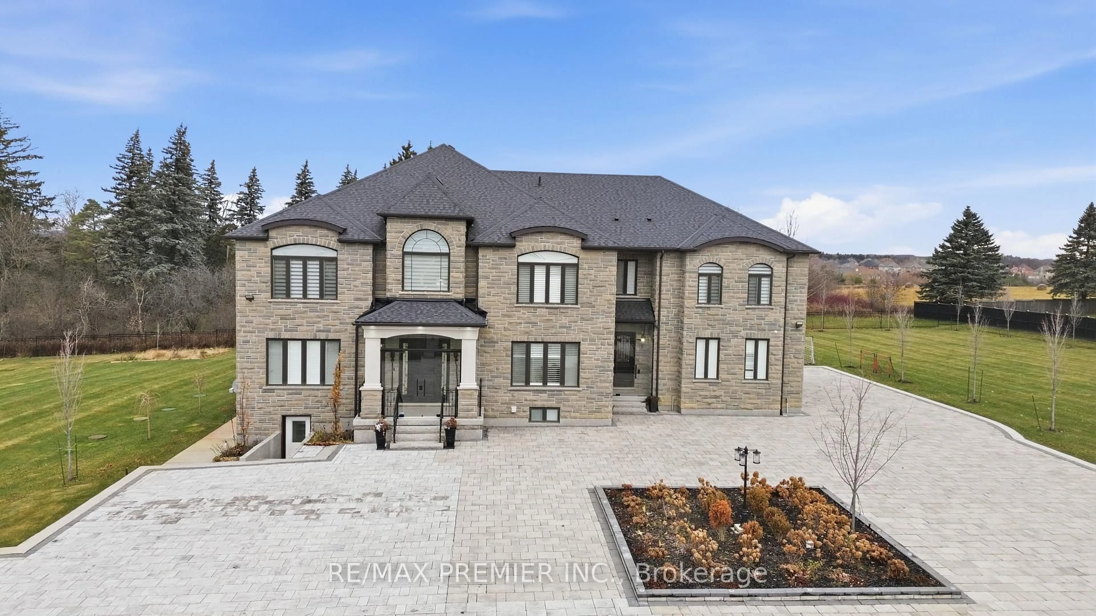 A pic from outside/outdoor area/front of a property/back of a property/a pic from drone, building for 2180 King Vaughan Rd, Vaughan Ontario L6A 2A7