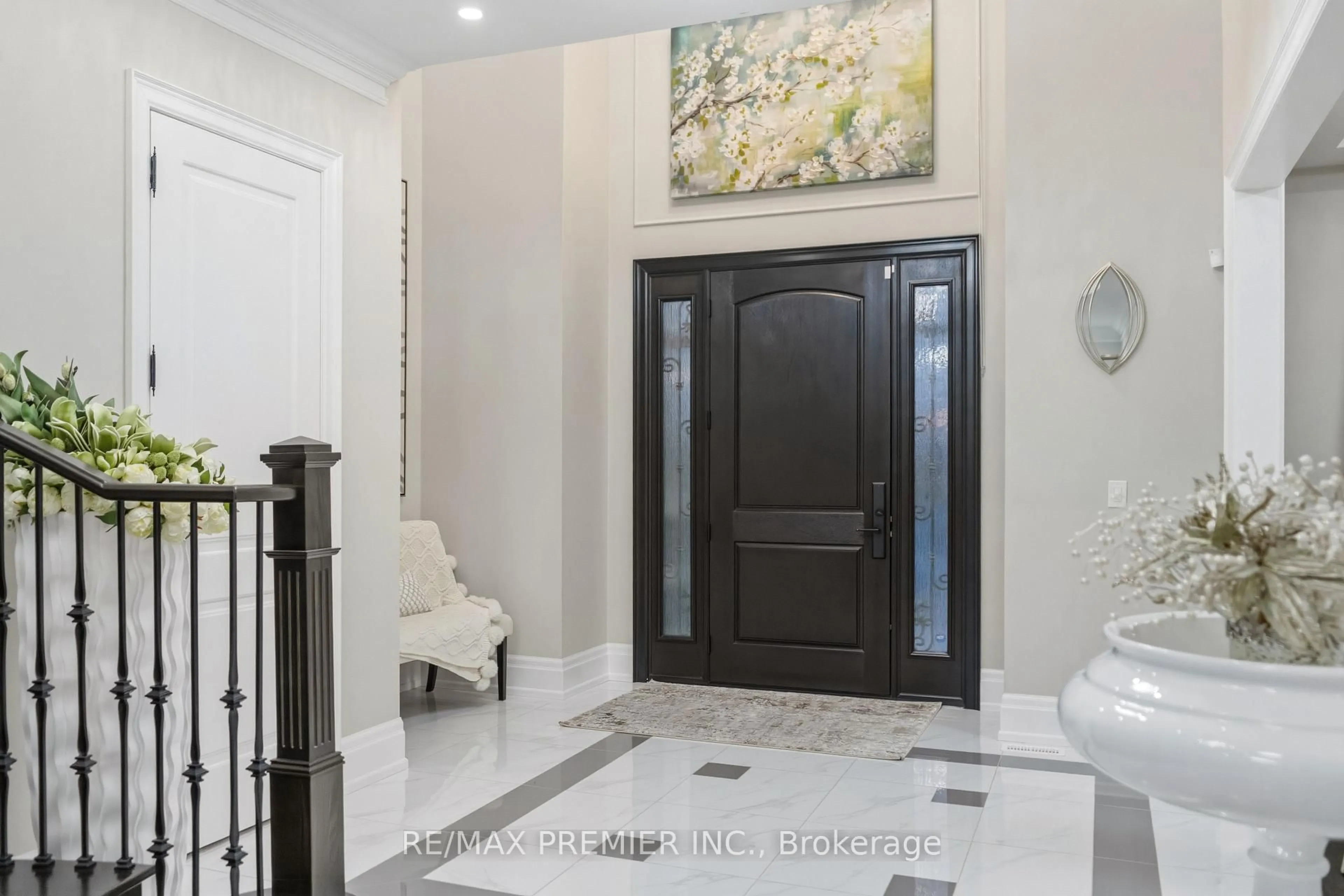 Indoor entryway for 2180 King Vaughan Rd, Vaughan Ontario L6A 2A7