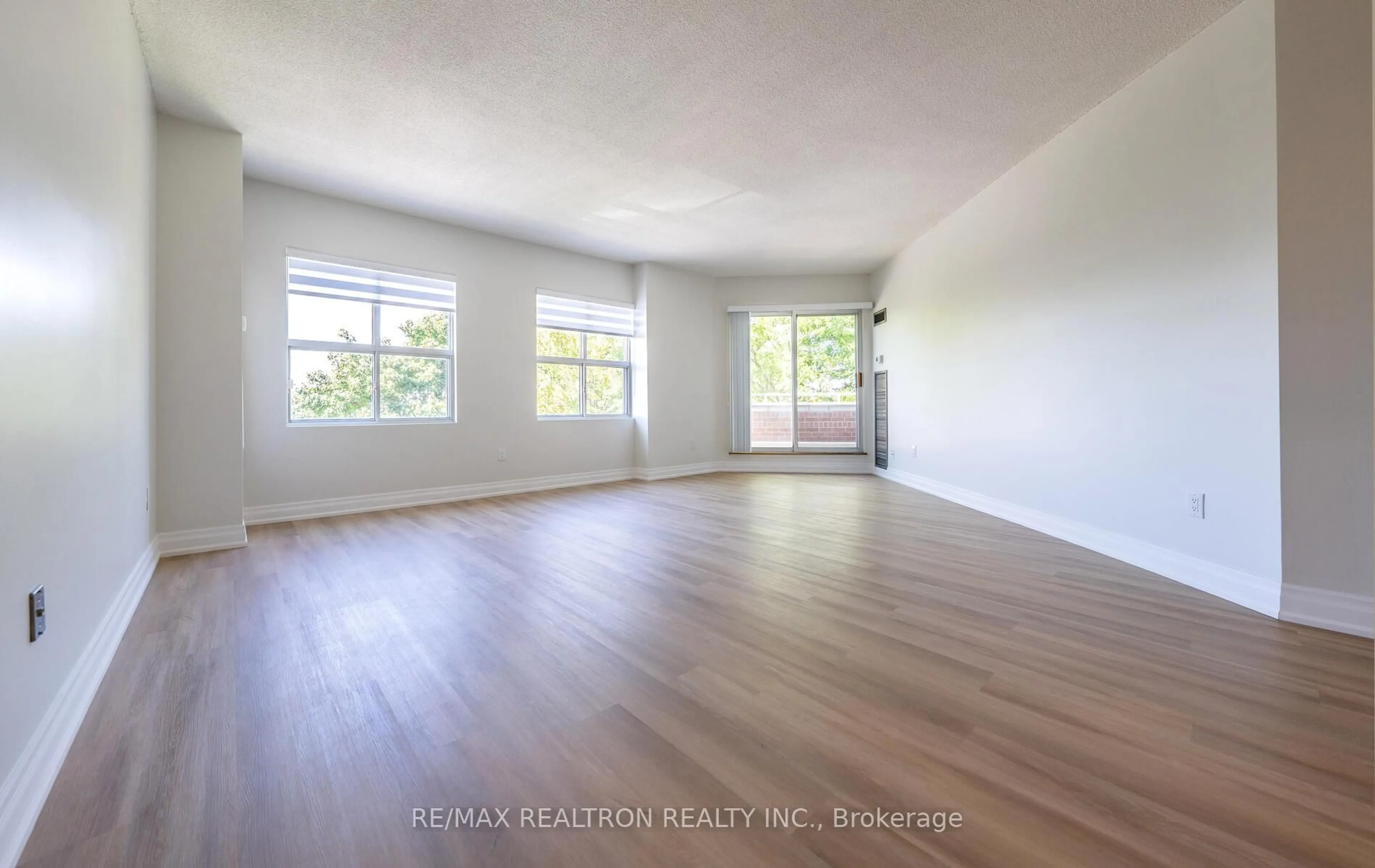 A pic of a room for 9 Chalmers Rd #Ph8, Richmond Hill Ontario L4B 3N3