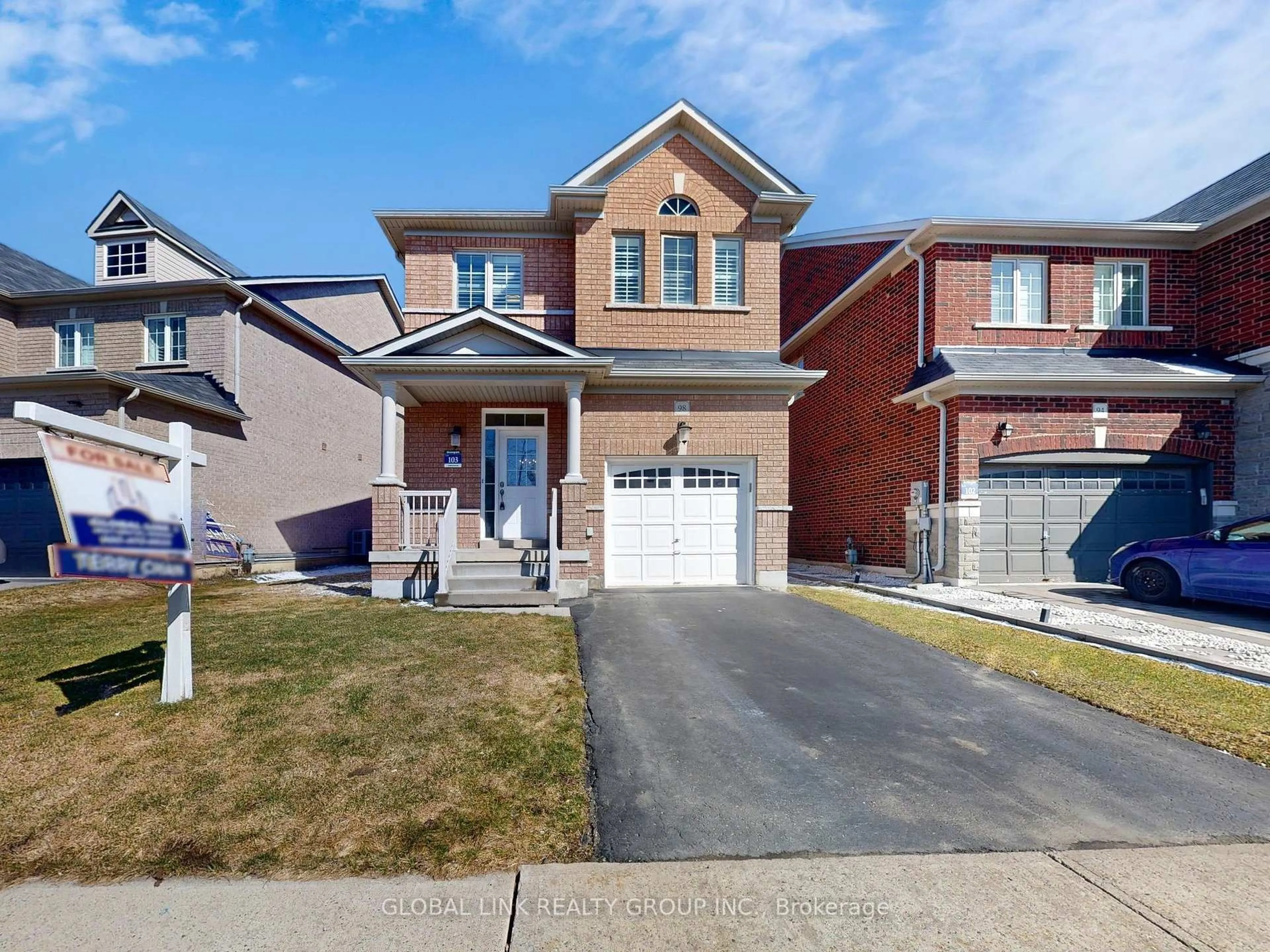 Home with brick exterior material, street for 98 Wilf Morden Rd, Whitchurch-Stouffville Ontario L4A 0K1