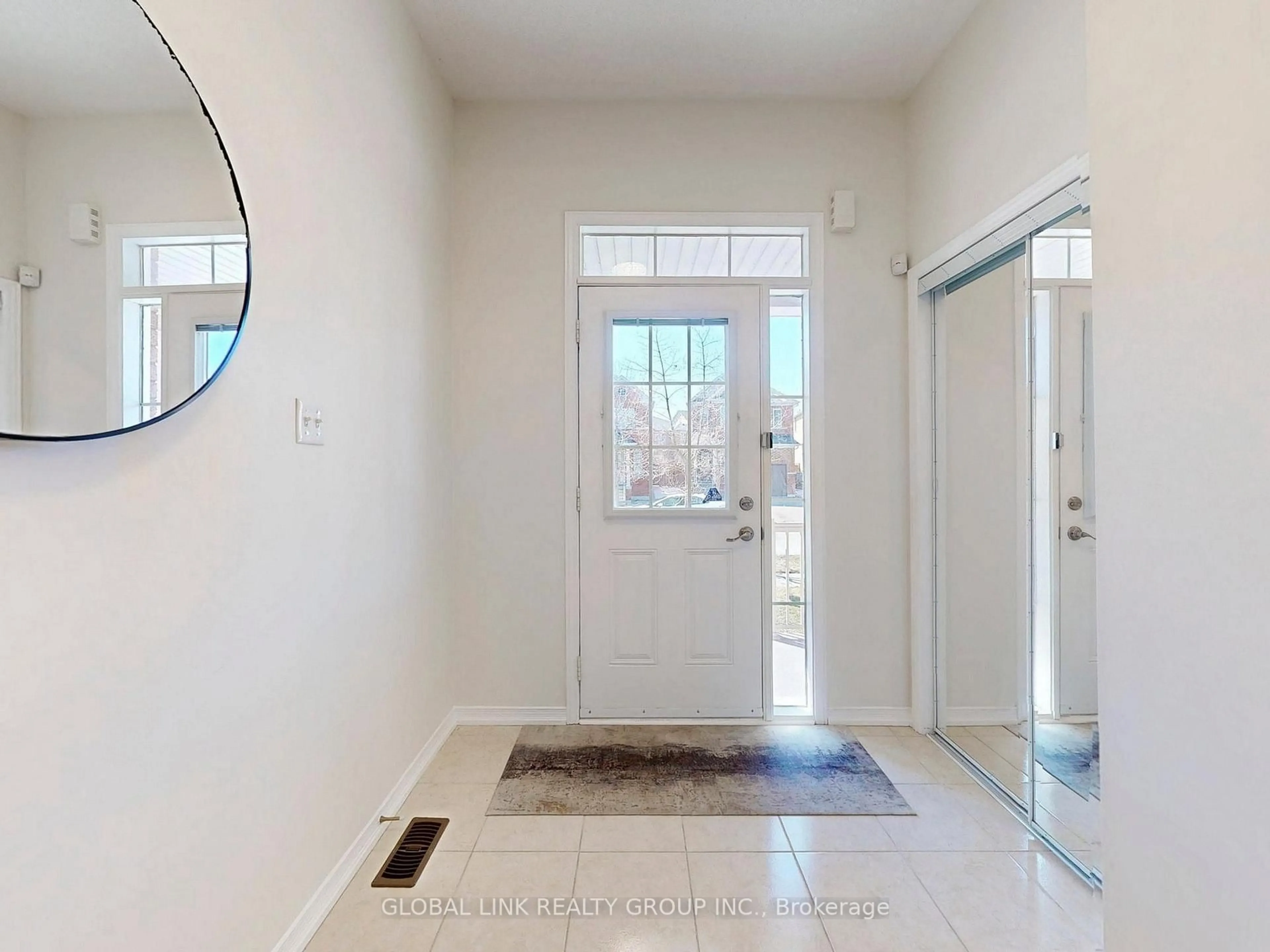 Indoor entryway for 98 Wilf Morden Rd, Whitchurch-Stouffville Ontario L4A 0K1